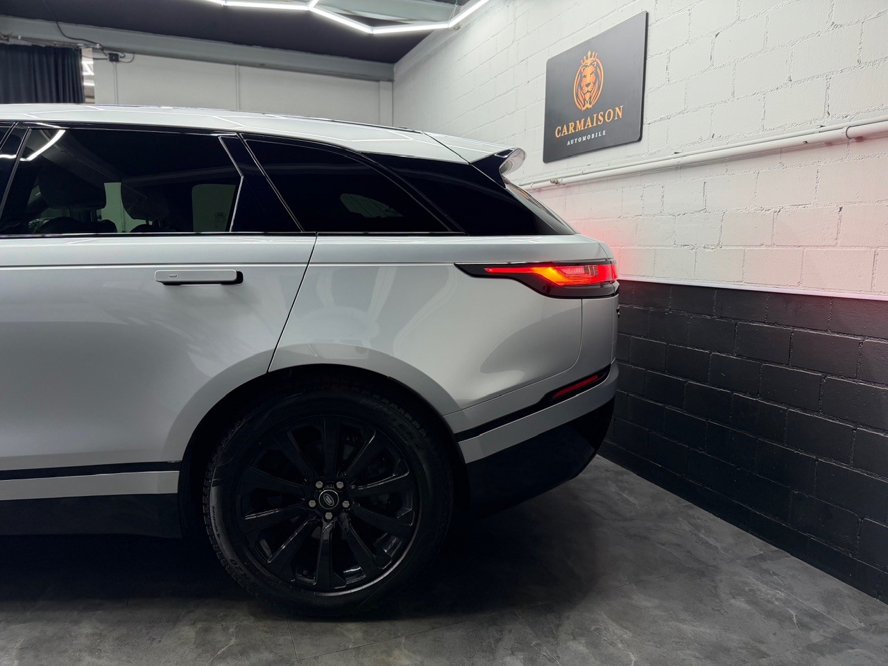 LAND ROVER Range Rover Velar R-Dynamic P 380 SE | CH-Auto | Meridian | Luftfahrwerk | 360° Kamera | ACC-image-3