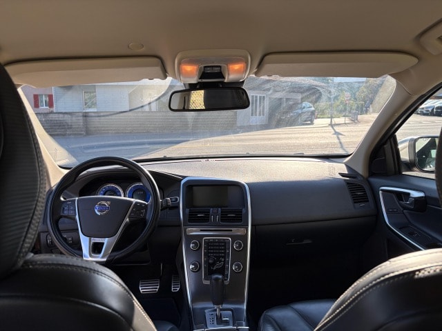 VOLVO XC60 2.4 D3 R-Design AWD-image-11