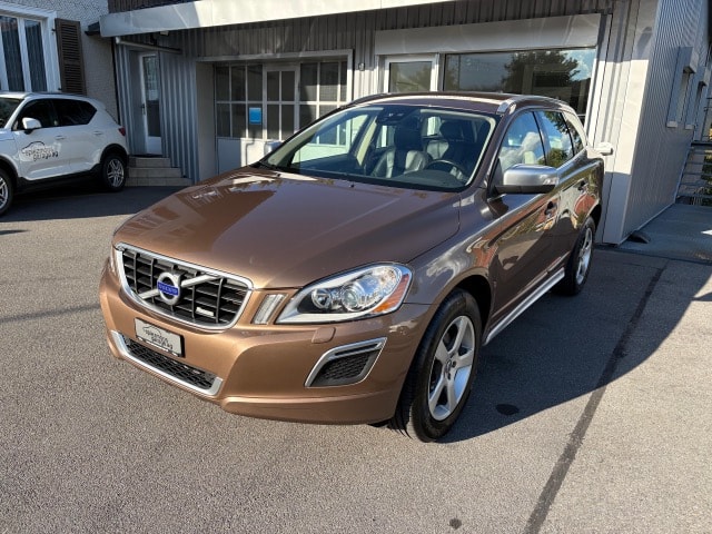 VOLVO XC60 2.4 D3 R-Design AWD-image-1