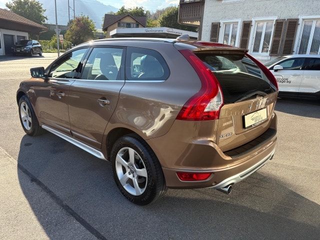 VOLVO XC60 2.4 D3 R-Design AWD-image-3