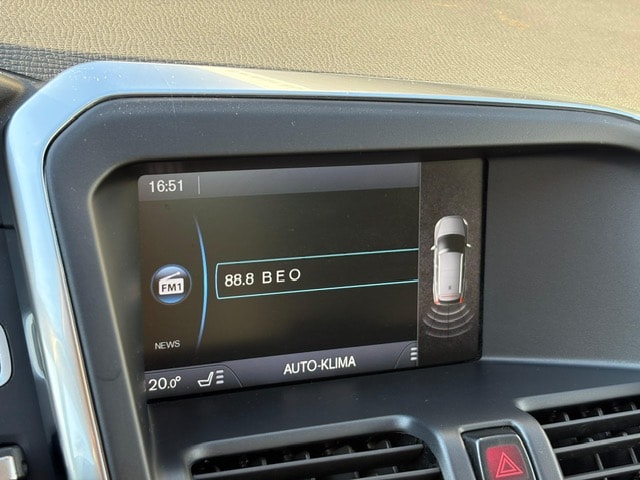 VOLVO XC60 2.4 D3 R-Design AWD-image-14