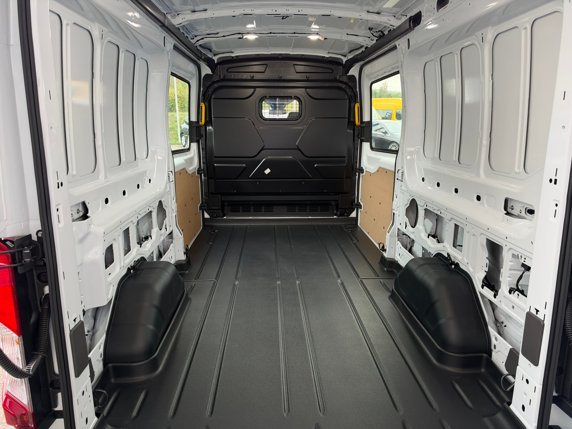 FORD Transit Van 350 L3 Trend 2.0 TDCi 170 FWD A-image-6