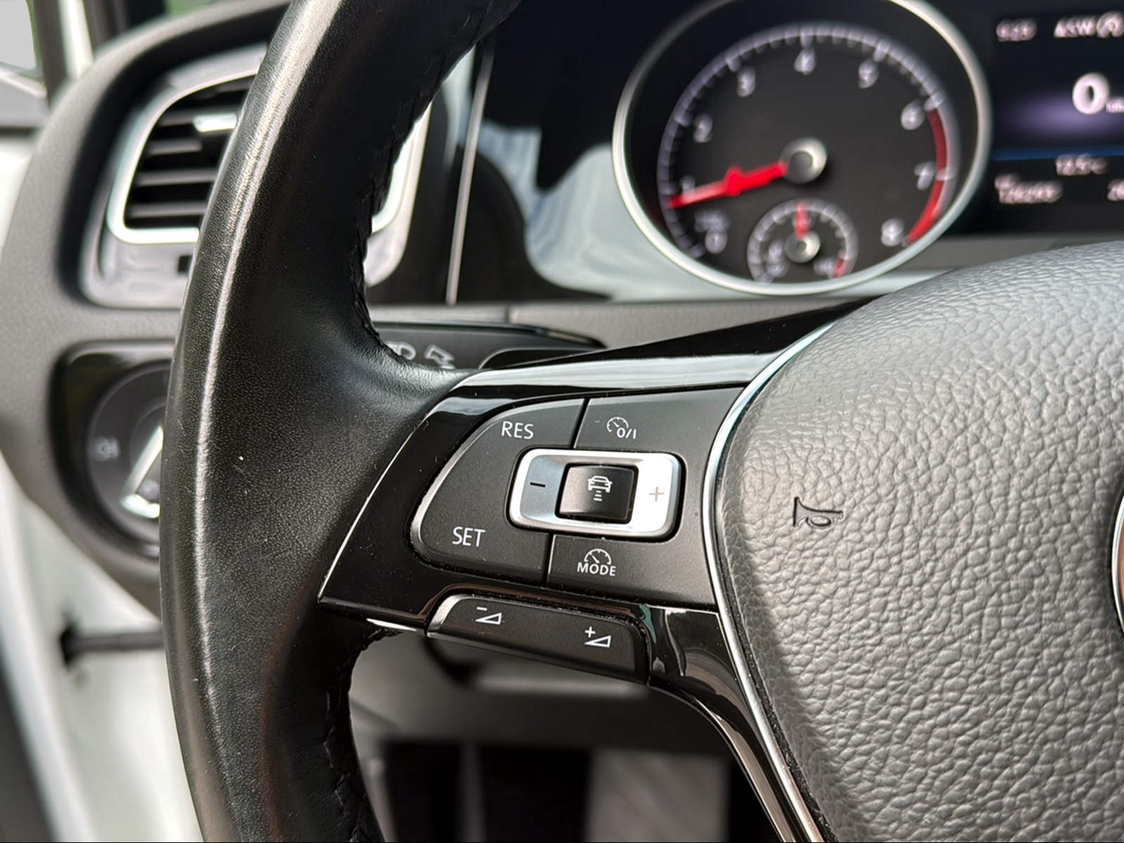 VW Golf 1.5 TSI EVO Highline DSG-image-10