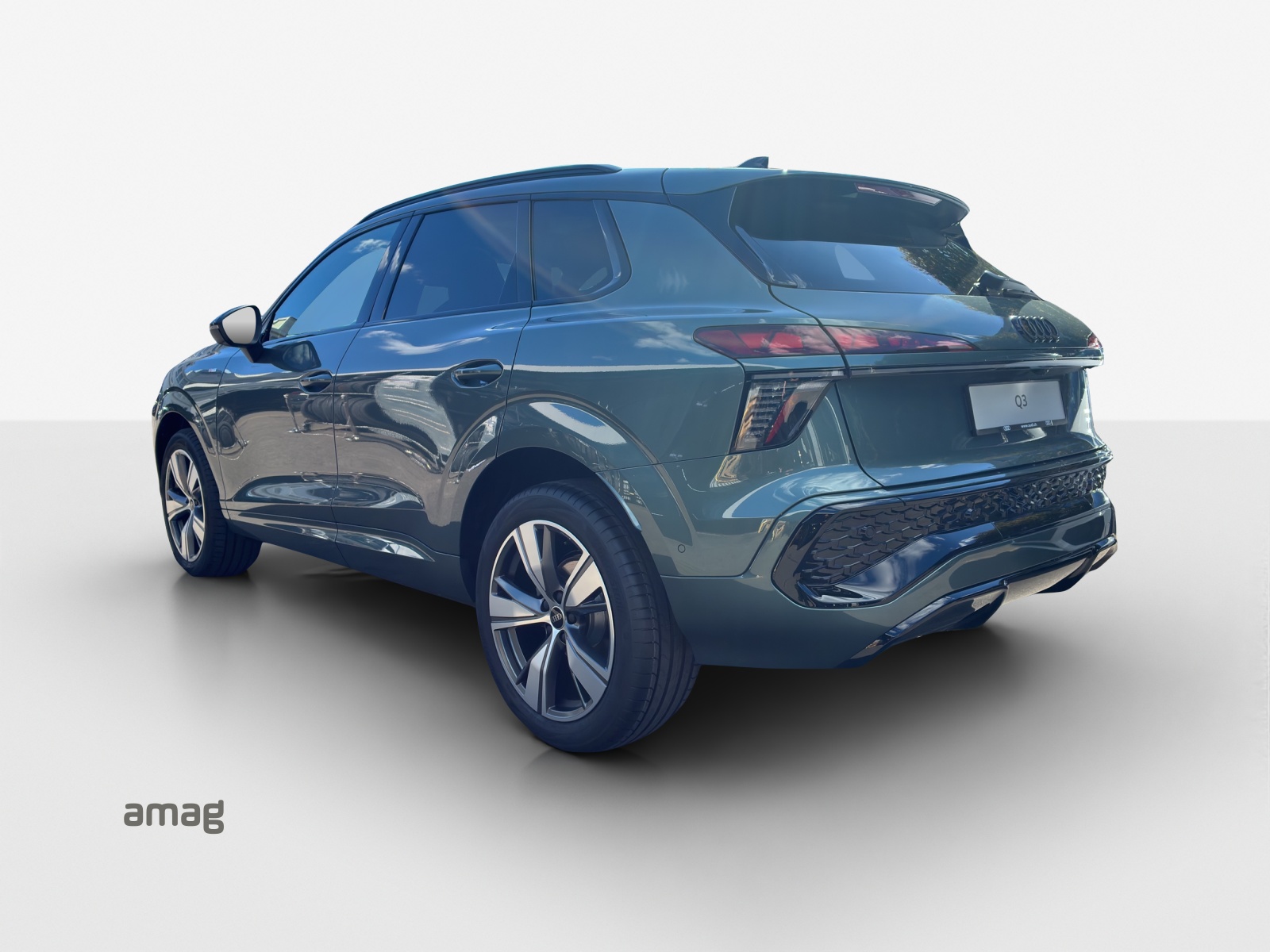 AUDI Q3 SUV 110 kW TFSI S tronic-image-2
