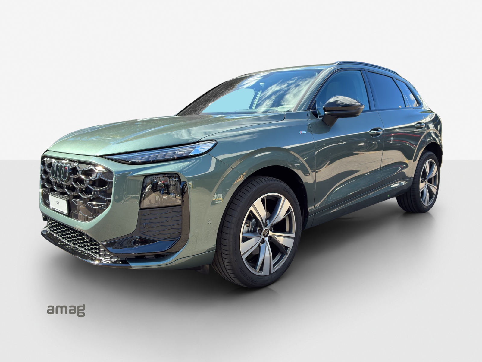 AUDI Q3 SUV 110 kW TFSI S tronic-image-0