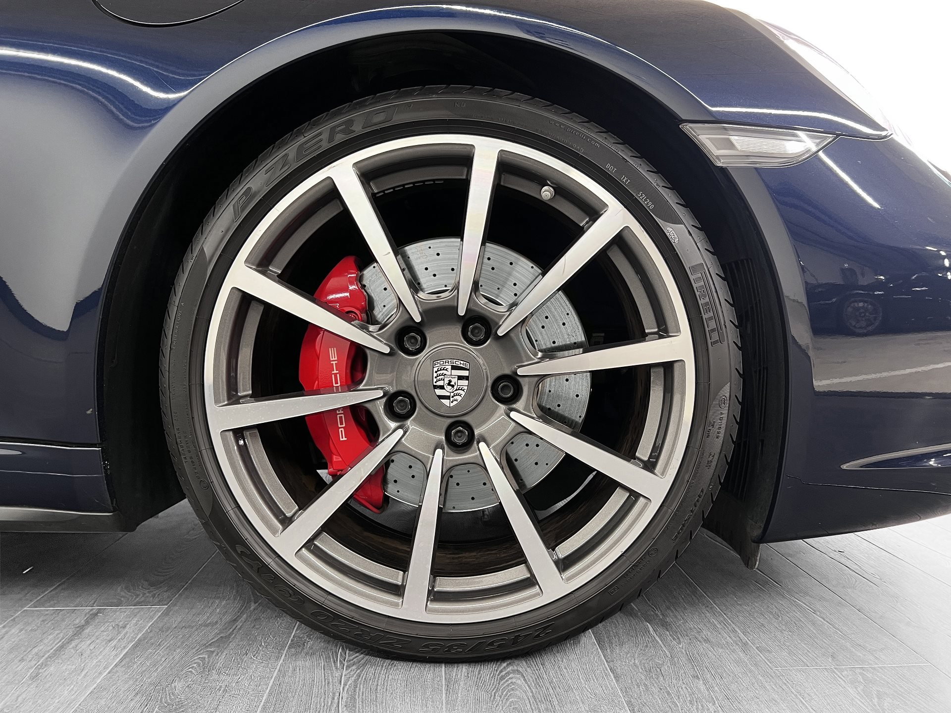 PORSCHE 911 Carrera 4S Cabriolet-image-12