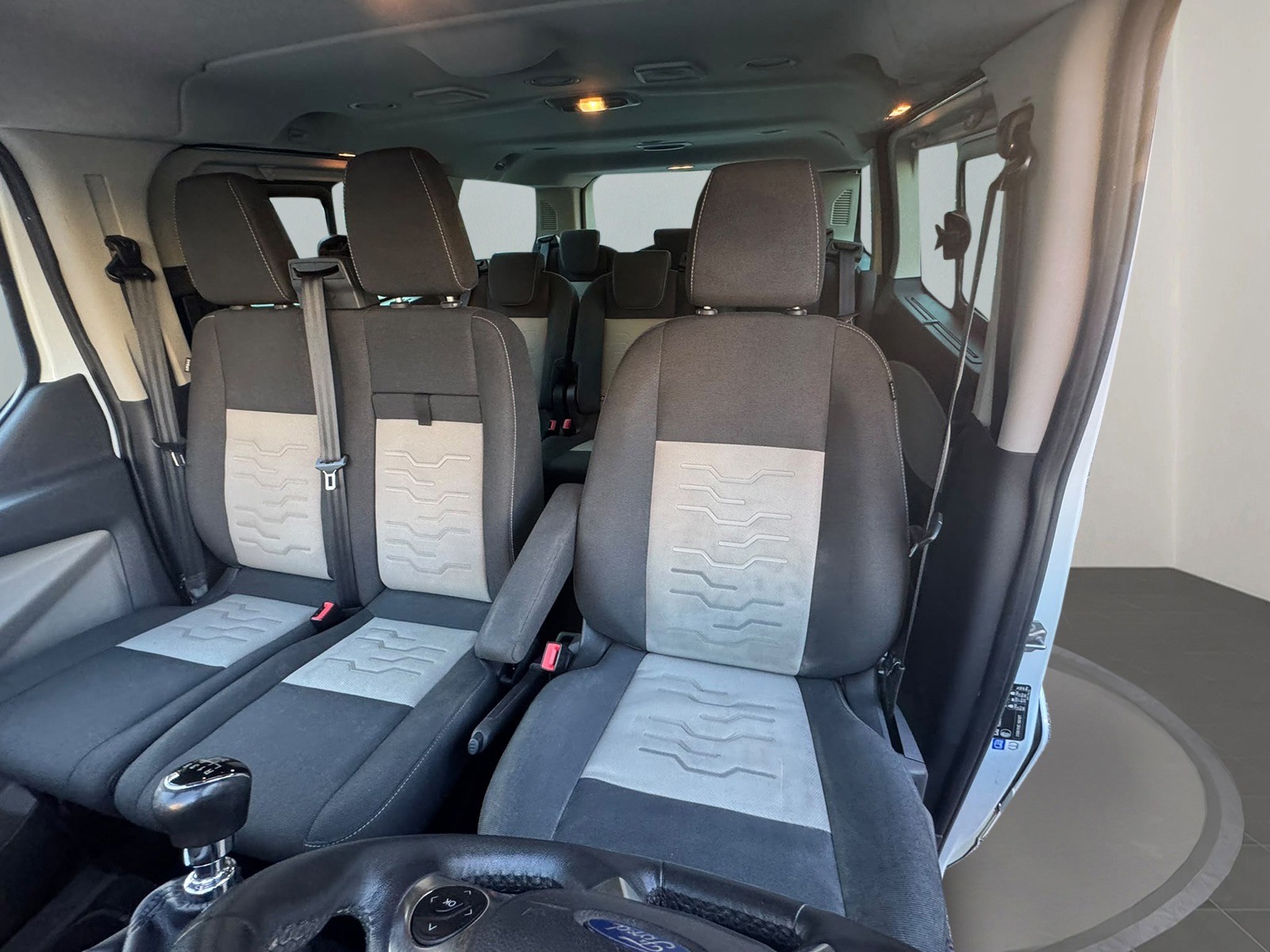 FORD Tourneo Custom 300 L1H1 Titanium-image-12