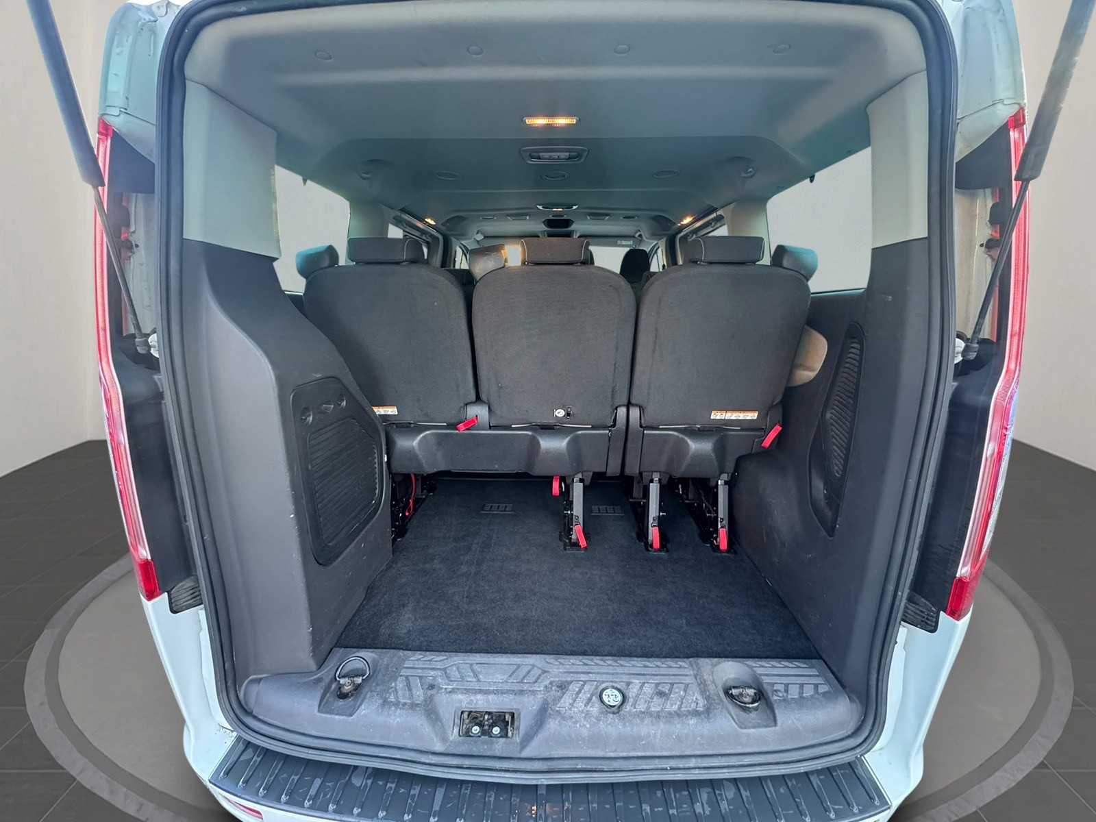 FORD Tourneo Custom 300 L1H1 Titanium-image-4