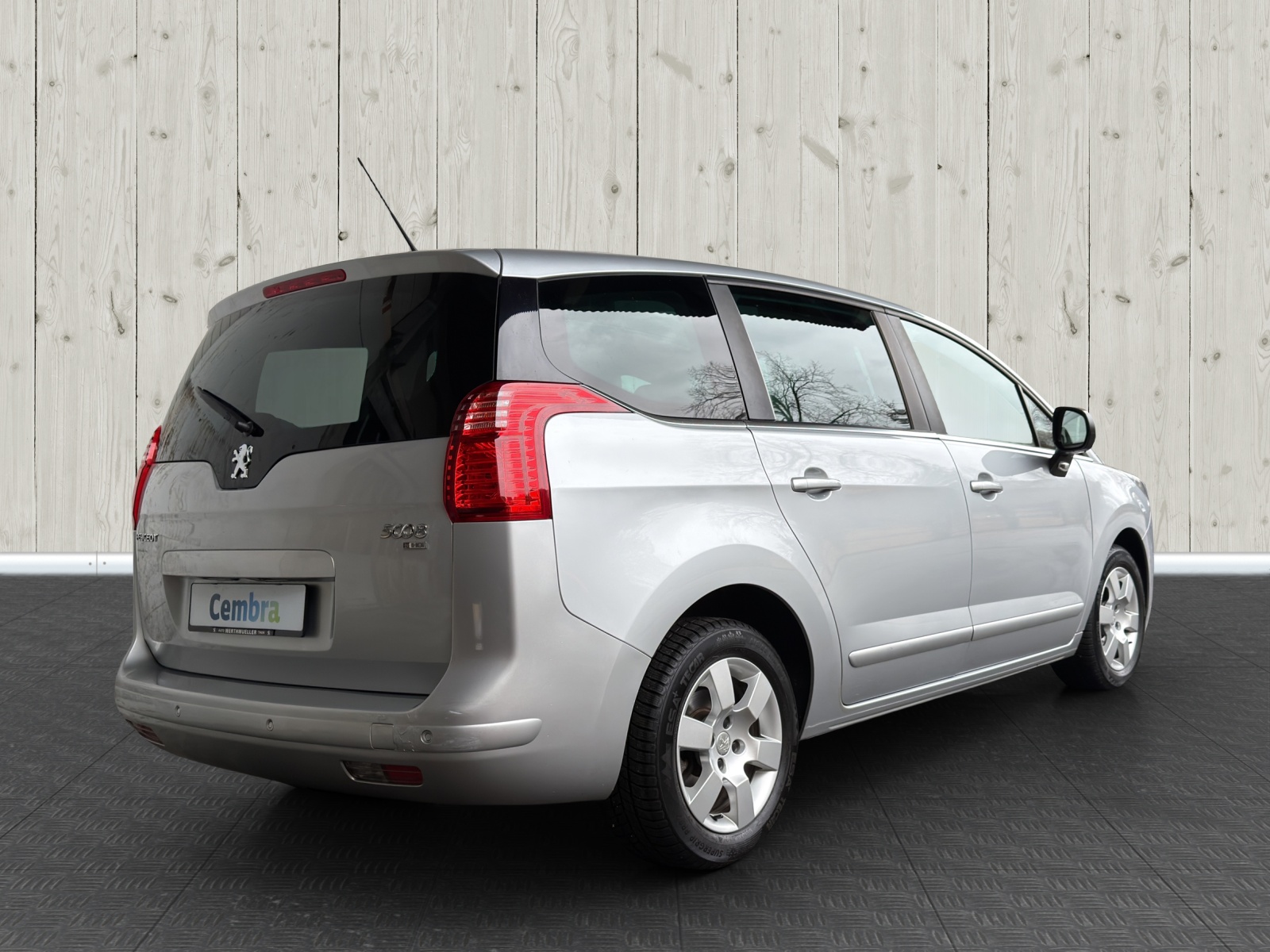 PEUGEOT 5008 1.6 HDI Business EGS6-image-6