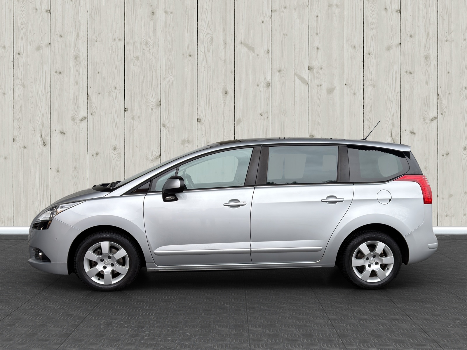 PEUGEOT 5008 1.6 HDI Business EGS6-image-3