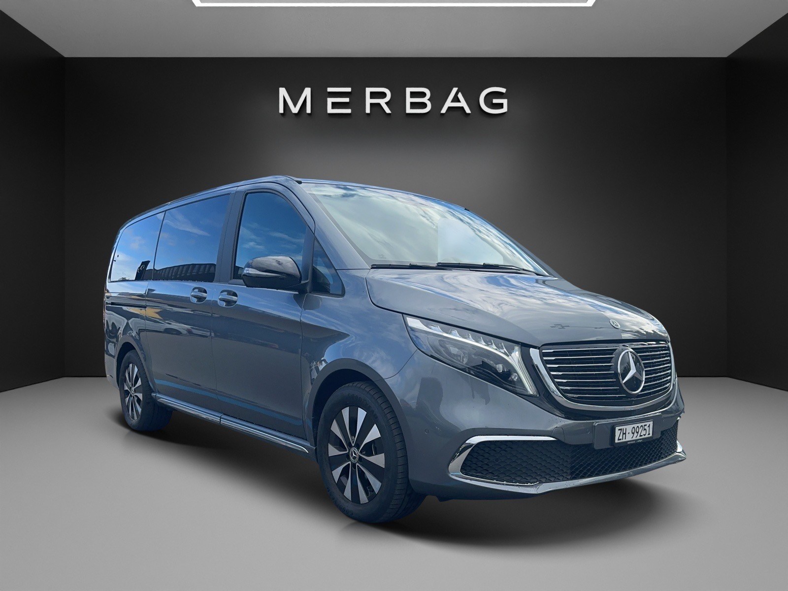 MERCEDES-BENZ EQV 300 lang-image-0