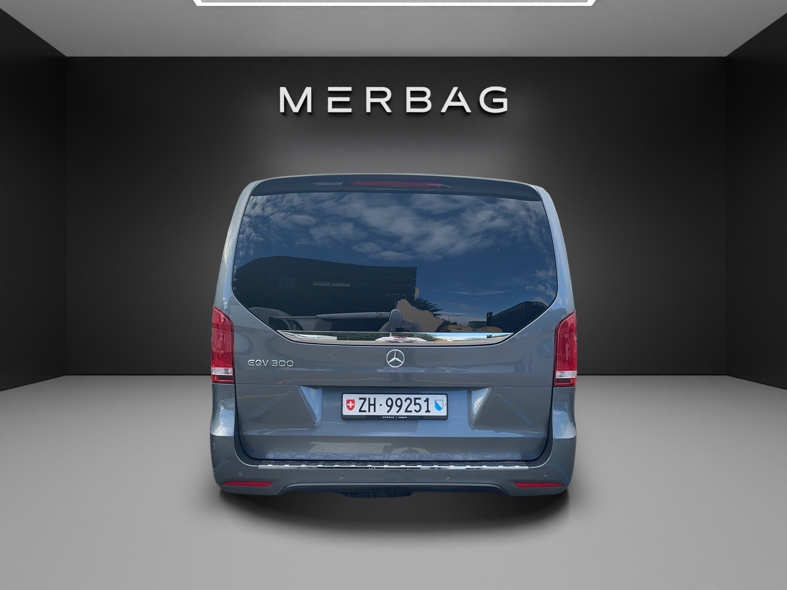 MERCEDES-BENZ EQV 300 lang-image-2