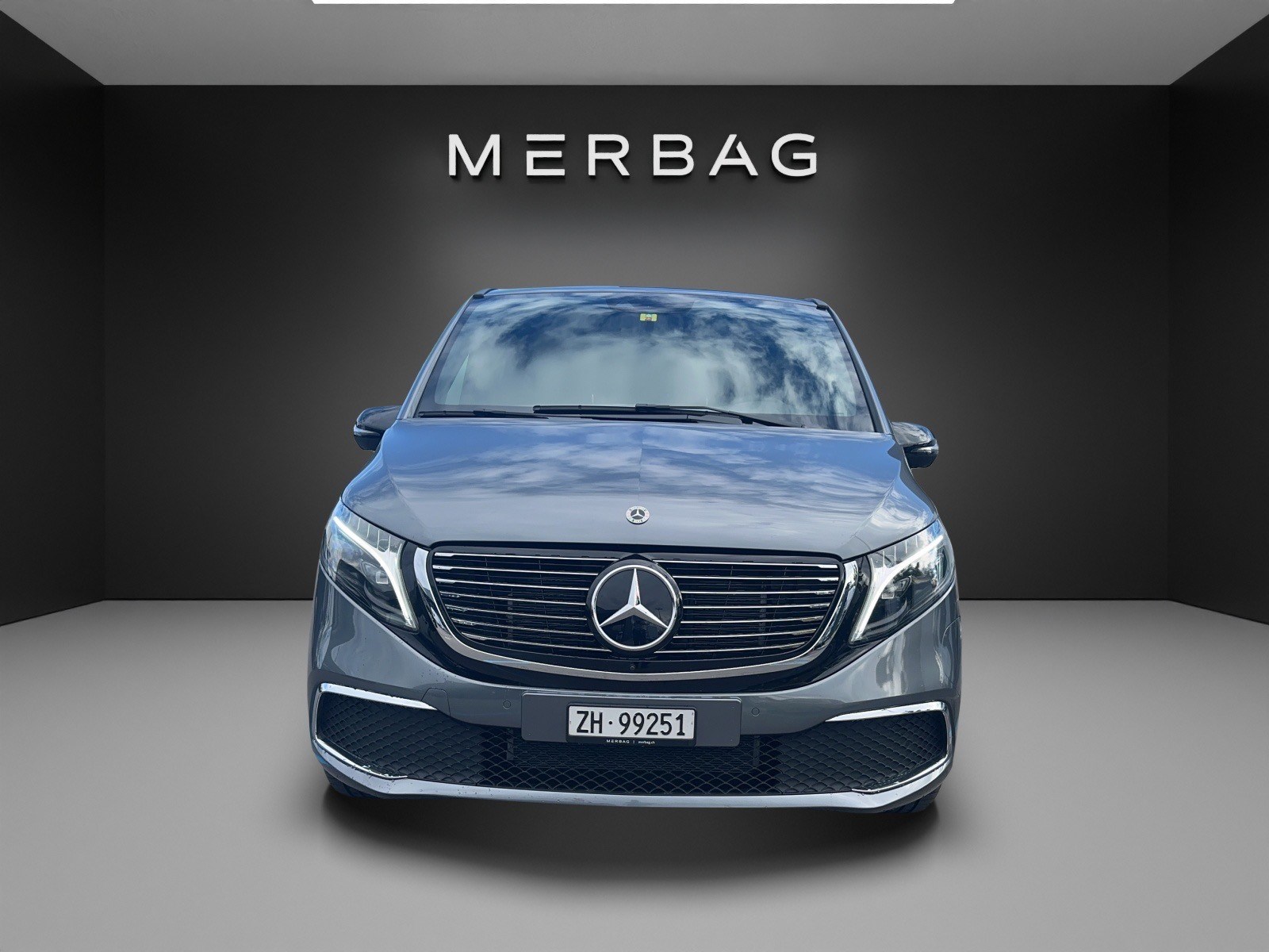 MERCEDES-BENZ EQV 300 lang-image-5