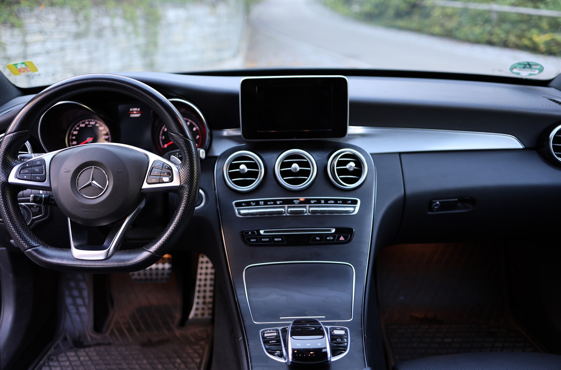 MERCEDES-BENZ C 350 e AMG Line 7G-Tronic-image-4