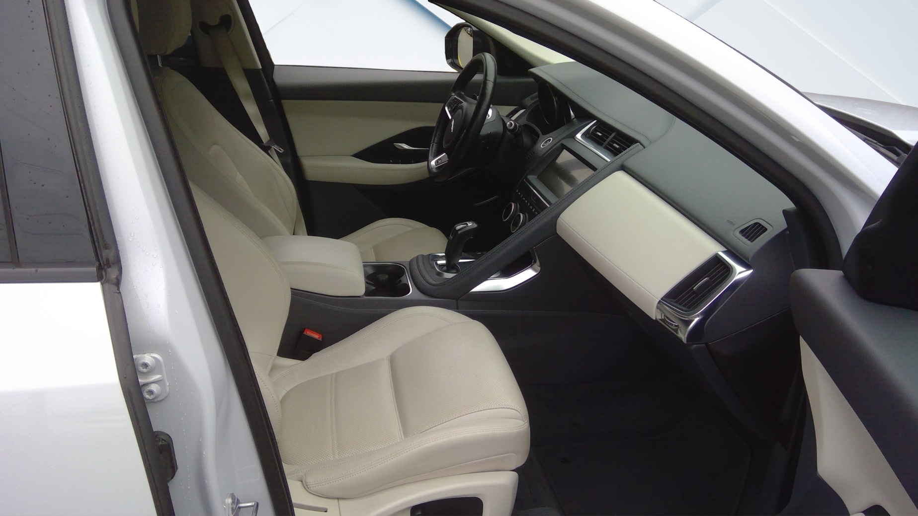 JAGUAR E-Pace 2.0 P250 R-Dynamic S AWD Automatik-image-4