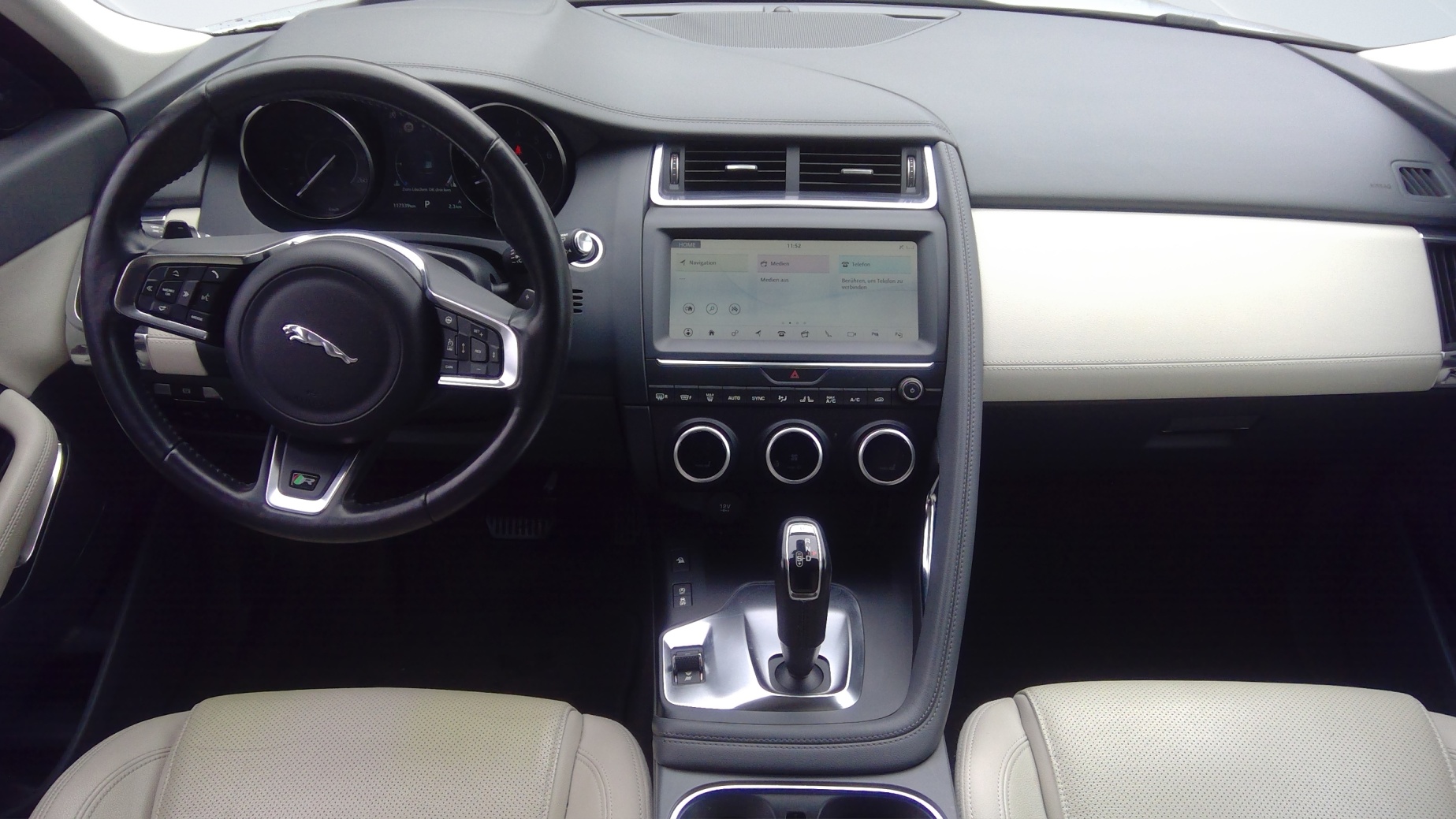 JAGUAR E-Pace 2.0 P250 R-Dynamic S AWD Automatik-image-3