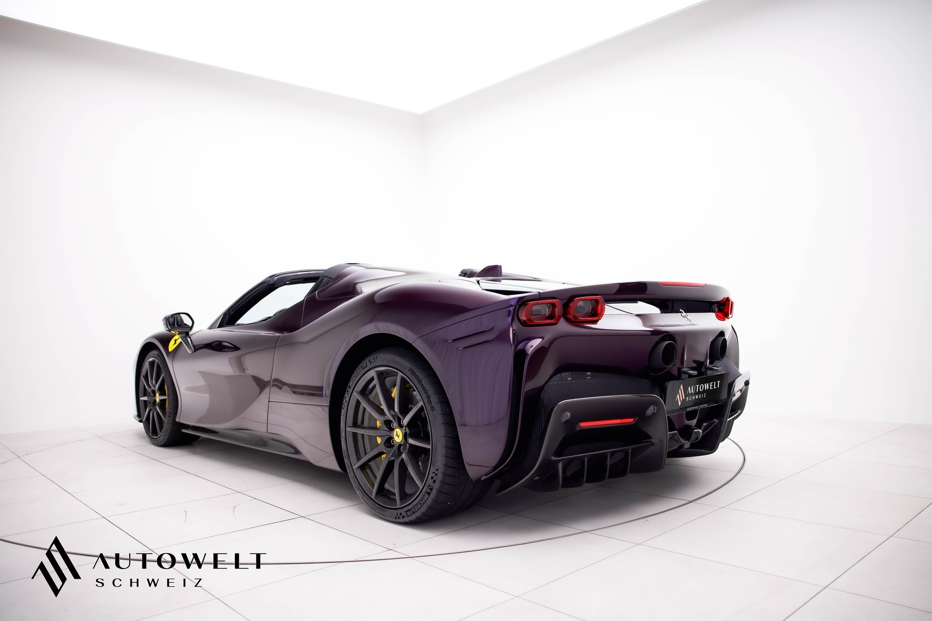 FERRARI SF90 Spider Tailor Made-image-3