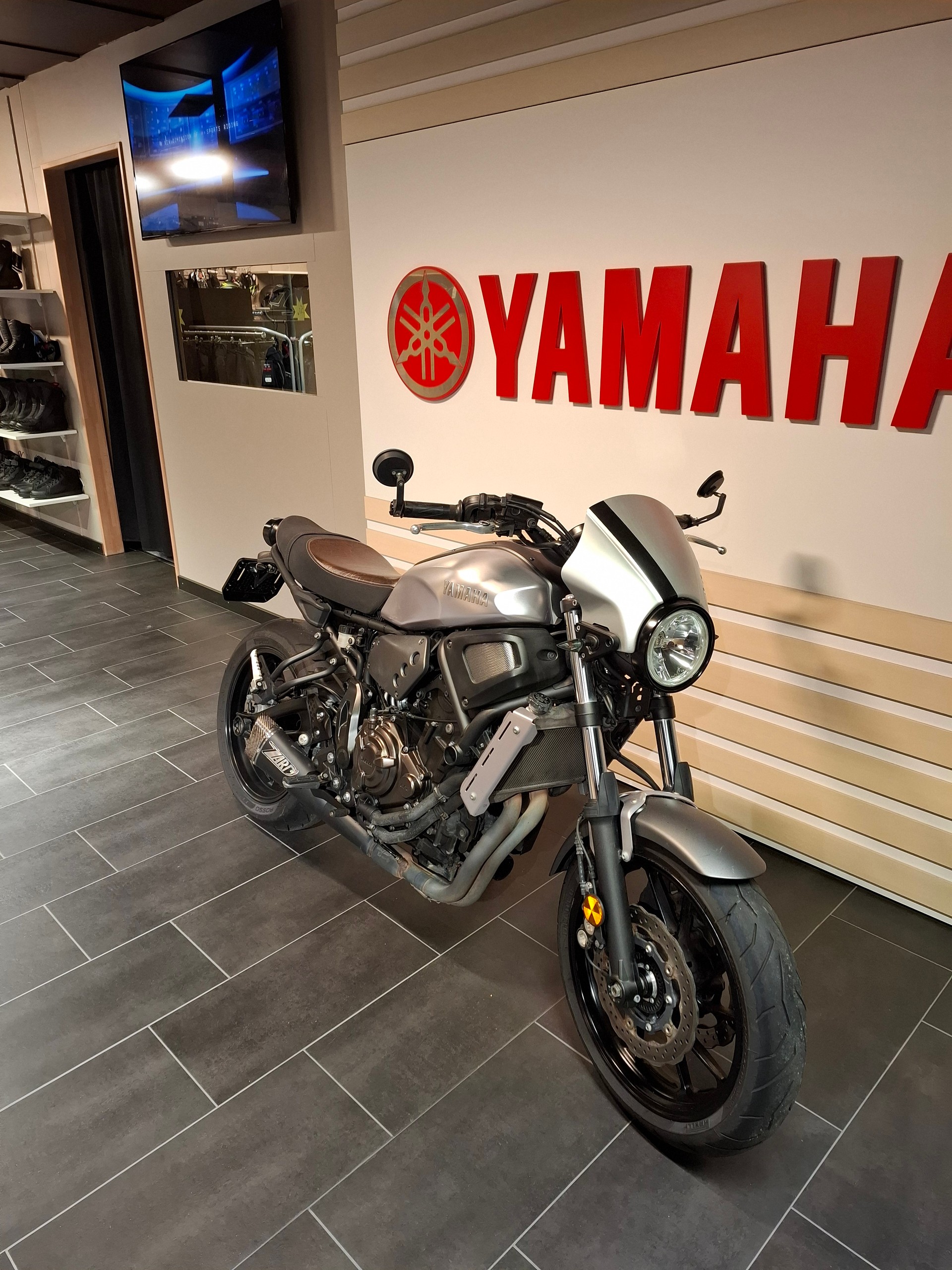 YAMAHA XSR 700-image-1