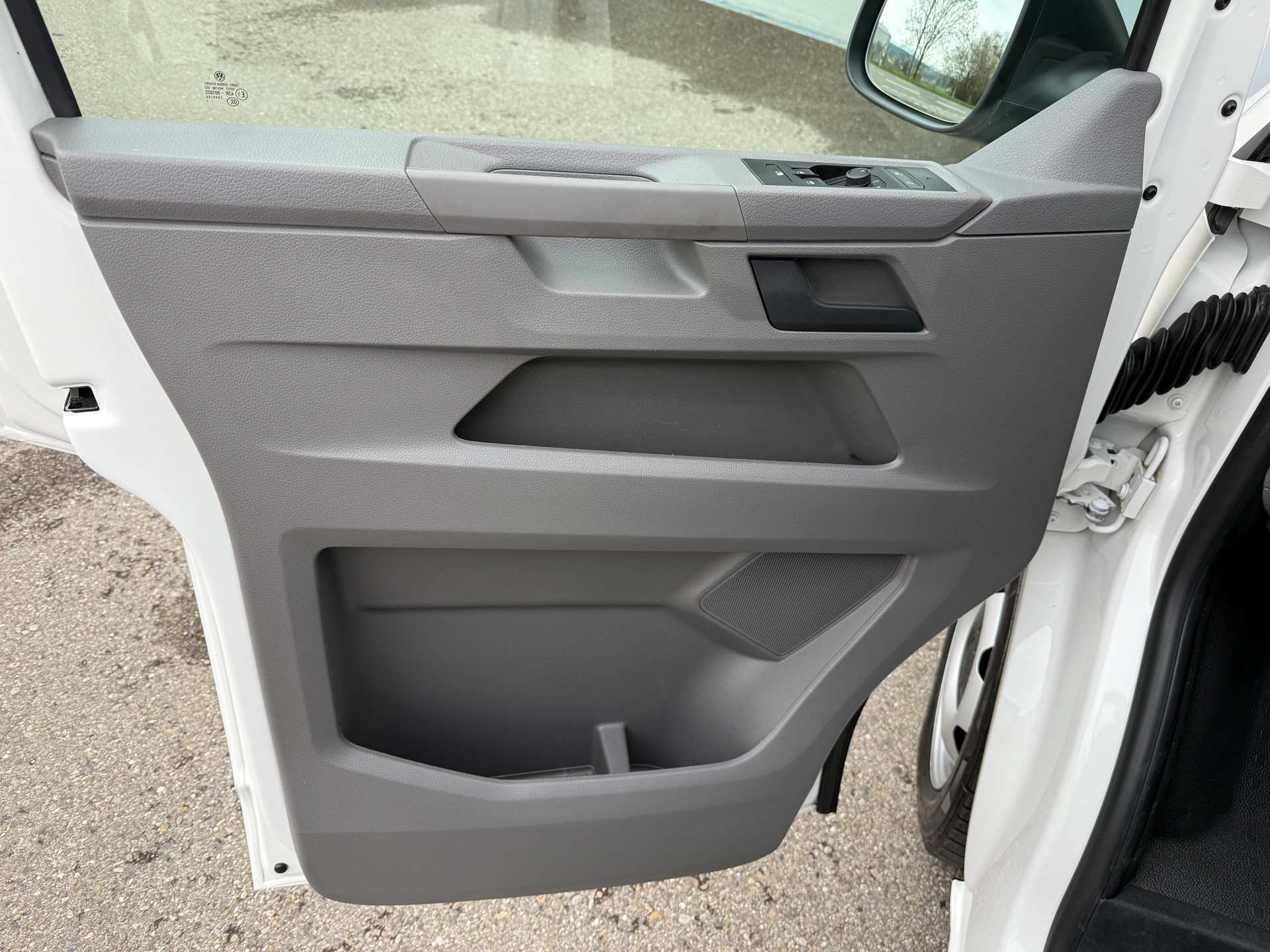VW T6.1 2.0 TDI lange Ausführung-image-12