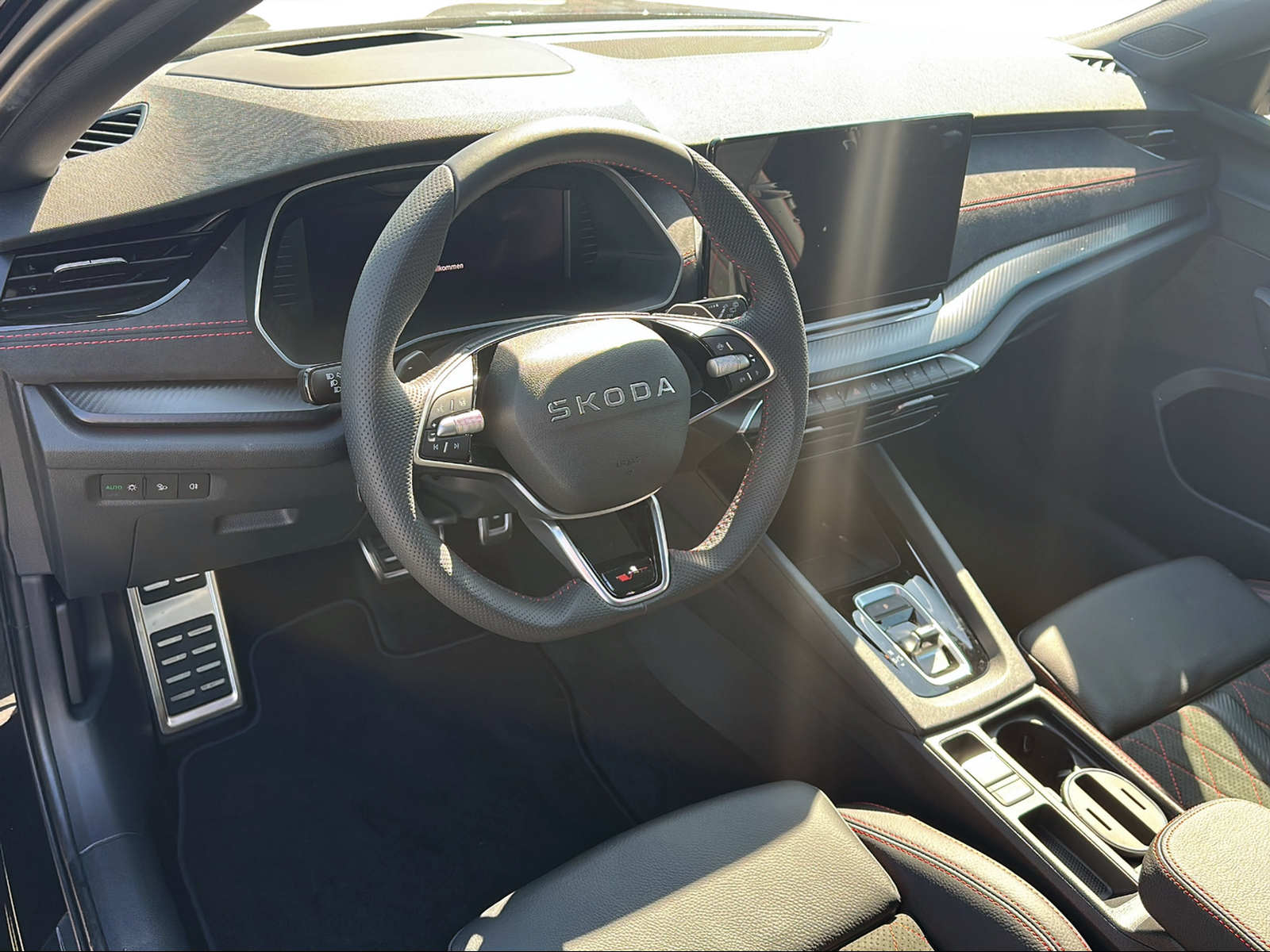SKODA Octavia Combi 2.0 TSI DSG RS-image-3