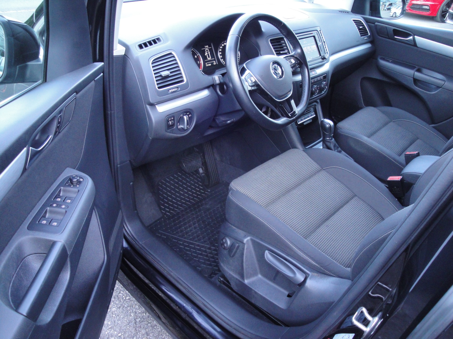 VW Sharan 1.4TSI BMT Comfort 7-Sitzer-image-5