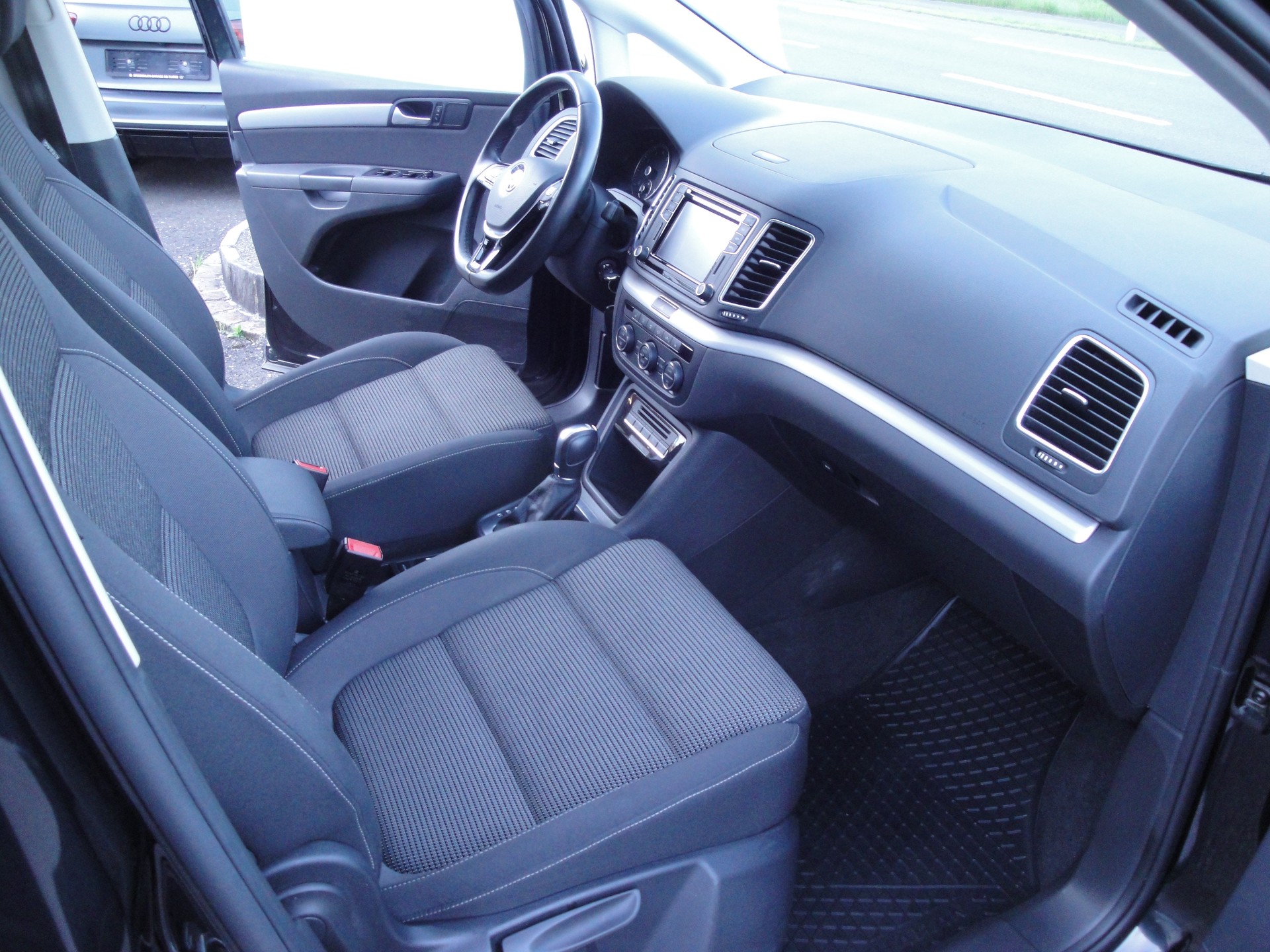 VW Sharan 1.4TSI BMT Comfort 7-Sitzer-image-14