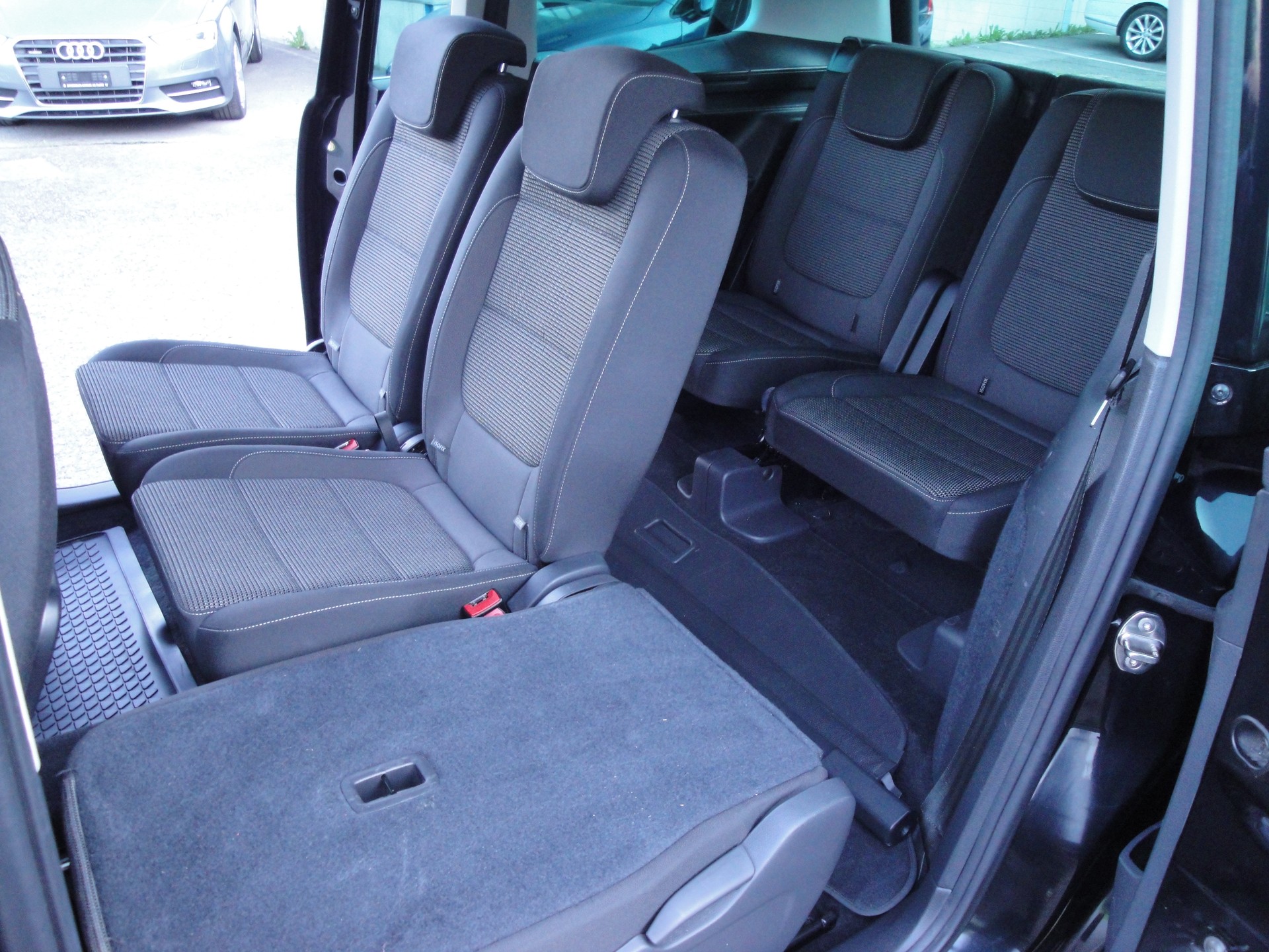 VW Sharan 1.4TSI BMT Comfort 7-Sitzer-image-11