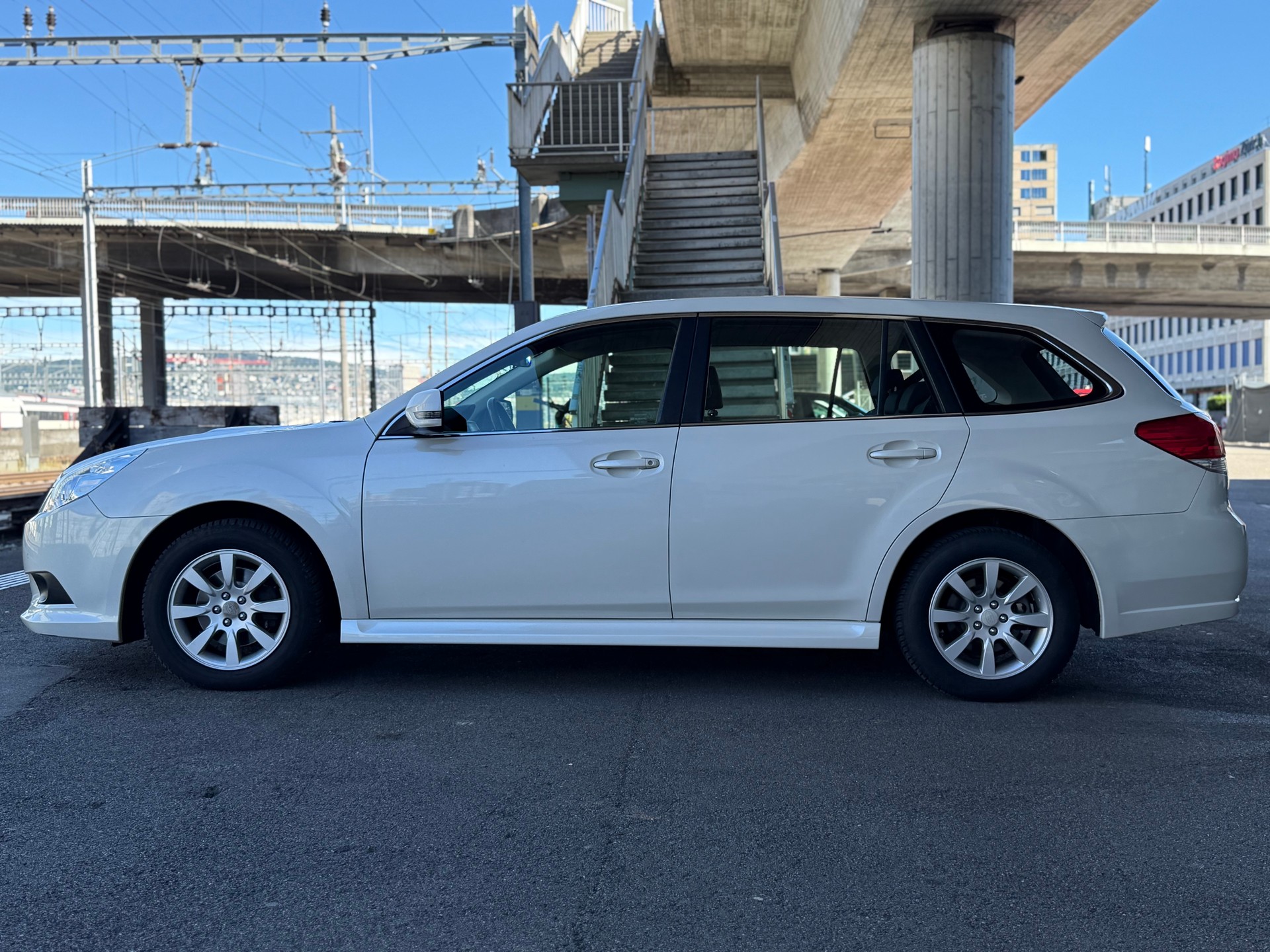 SUBARU Legacy 2.0D Swiss AWD-image-4
