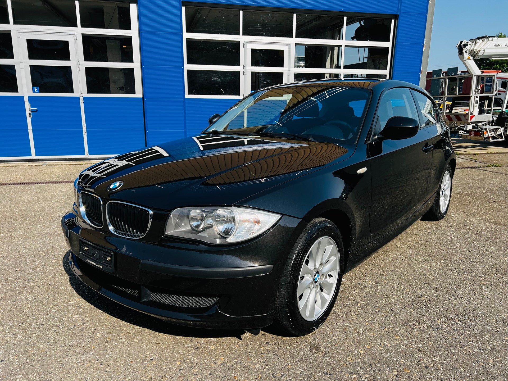 BMW 118d-image-0