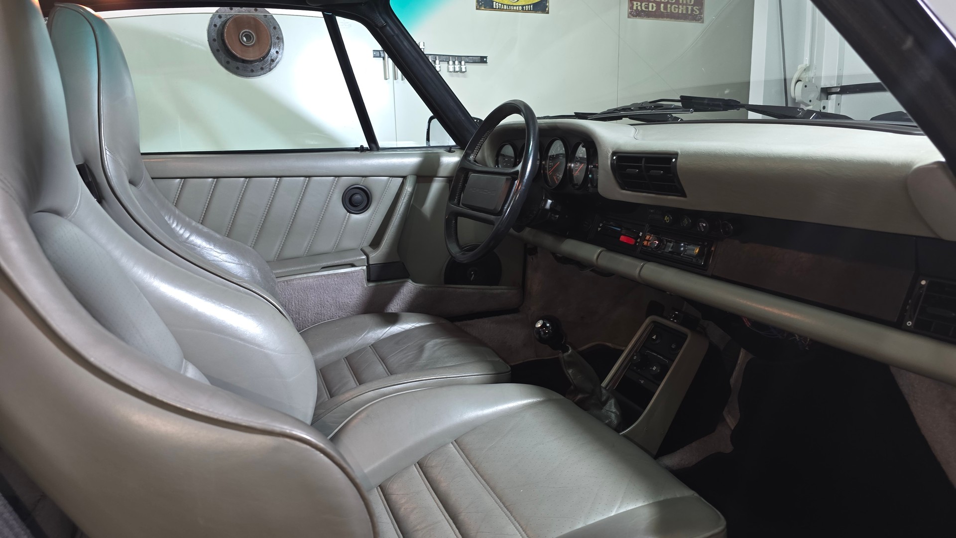 PORSCHE 911 Turbo-image-9