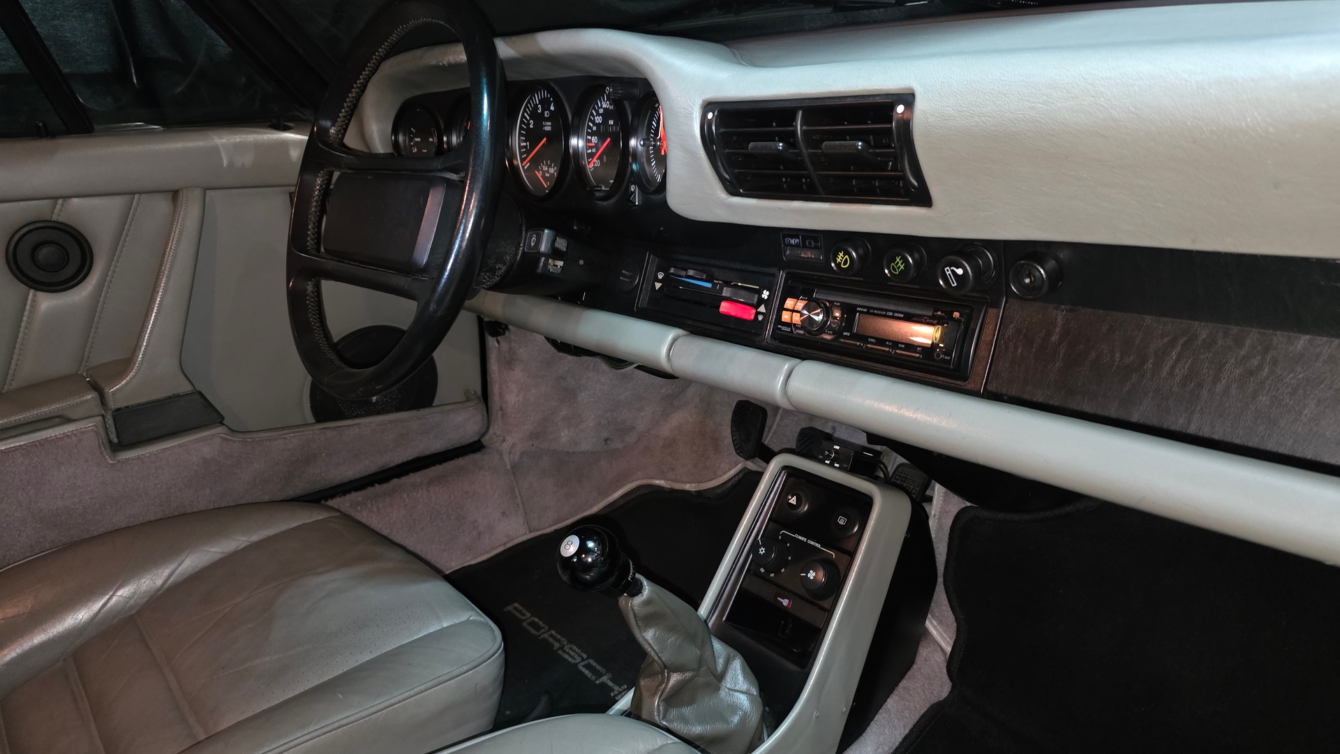 PORSCHE 911 Turbo-image-8
