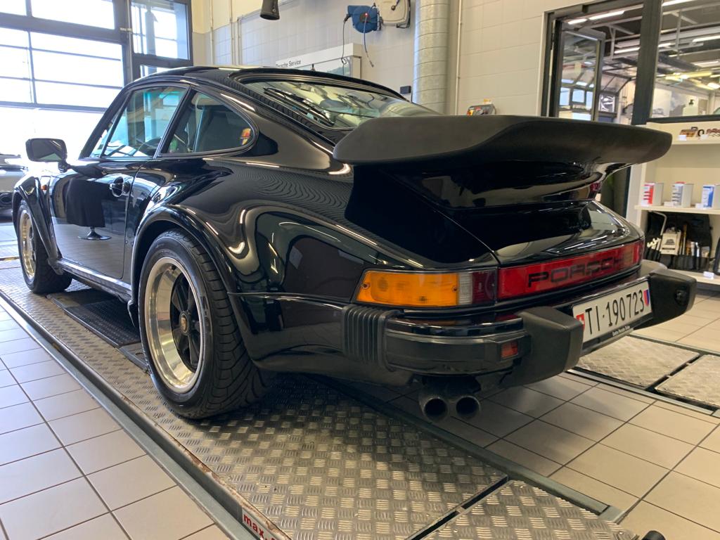 PORSCHE 911 Turbo