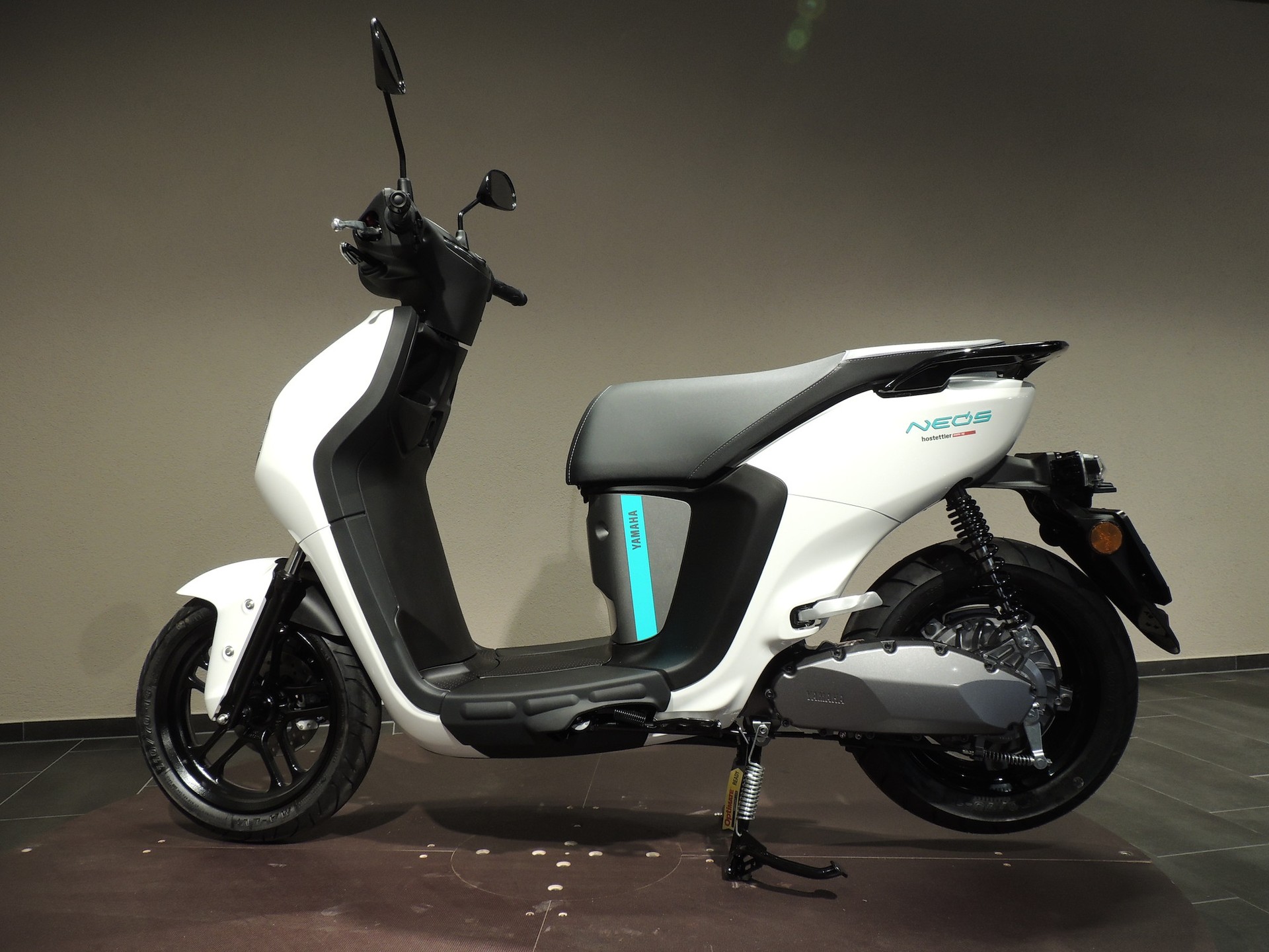 YAMAHA NEO's-showroom-element-2