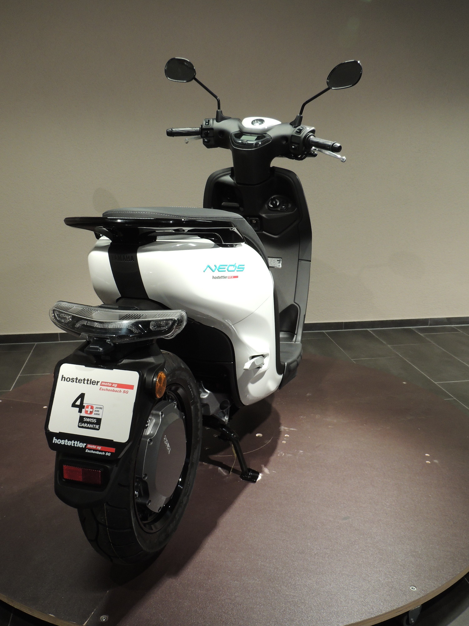 YAMAHA NEO's-showroom-element-3