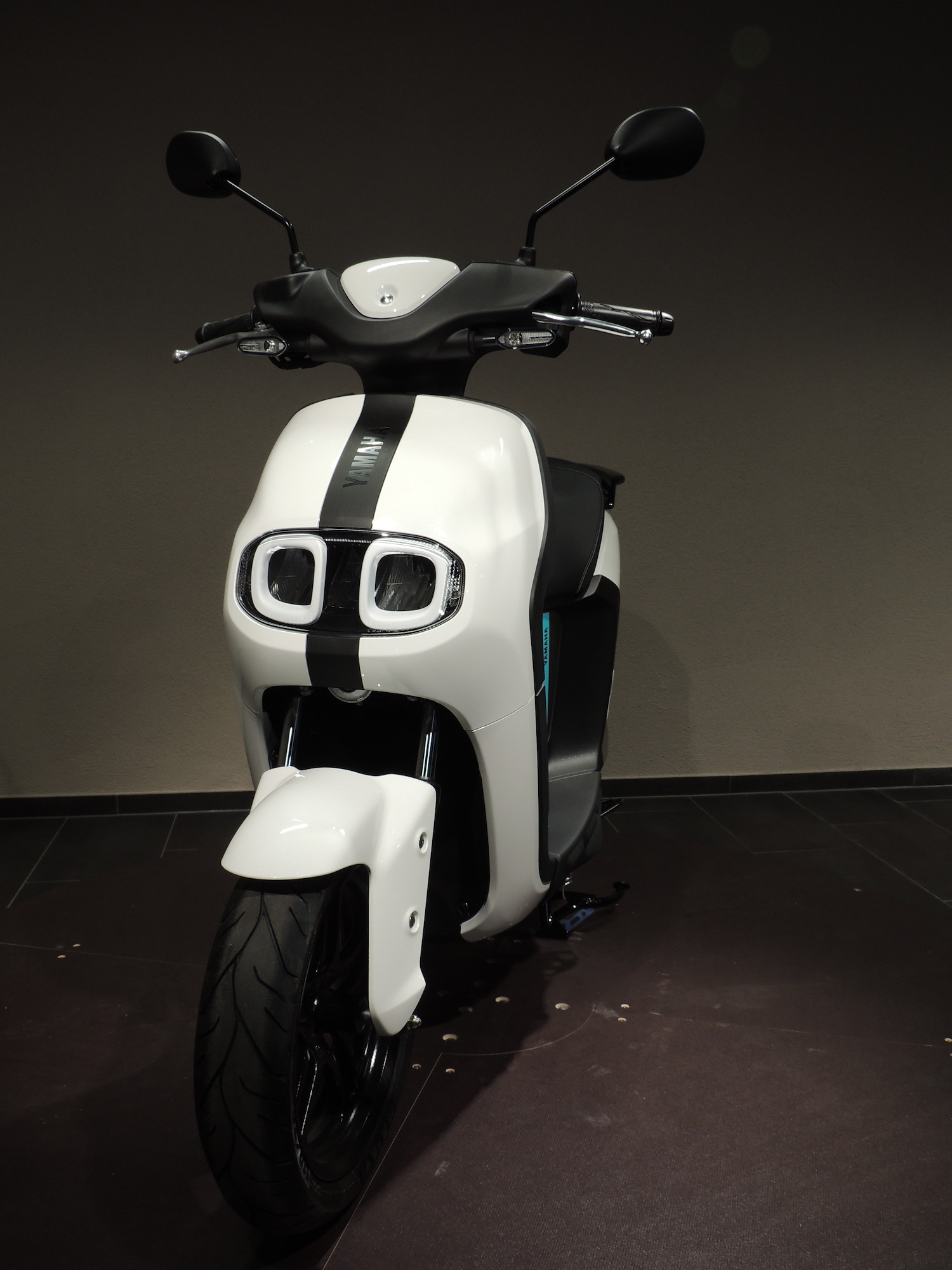 YAMAHA NEO's-showroom-element-1