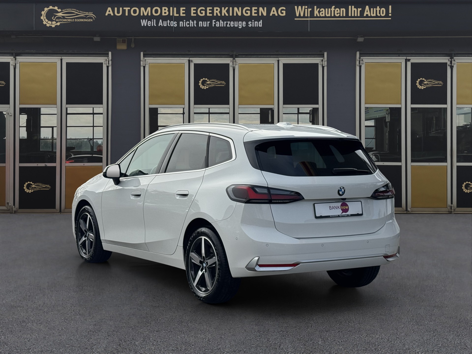 BMW 218d Active Tourer Luxury Line-image-6