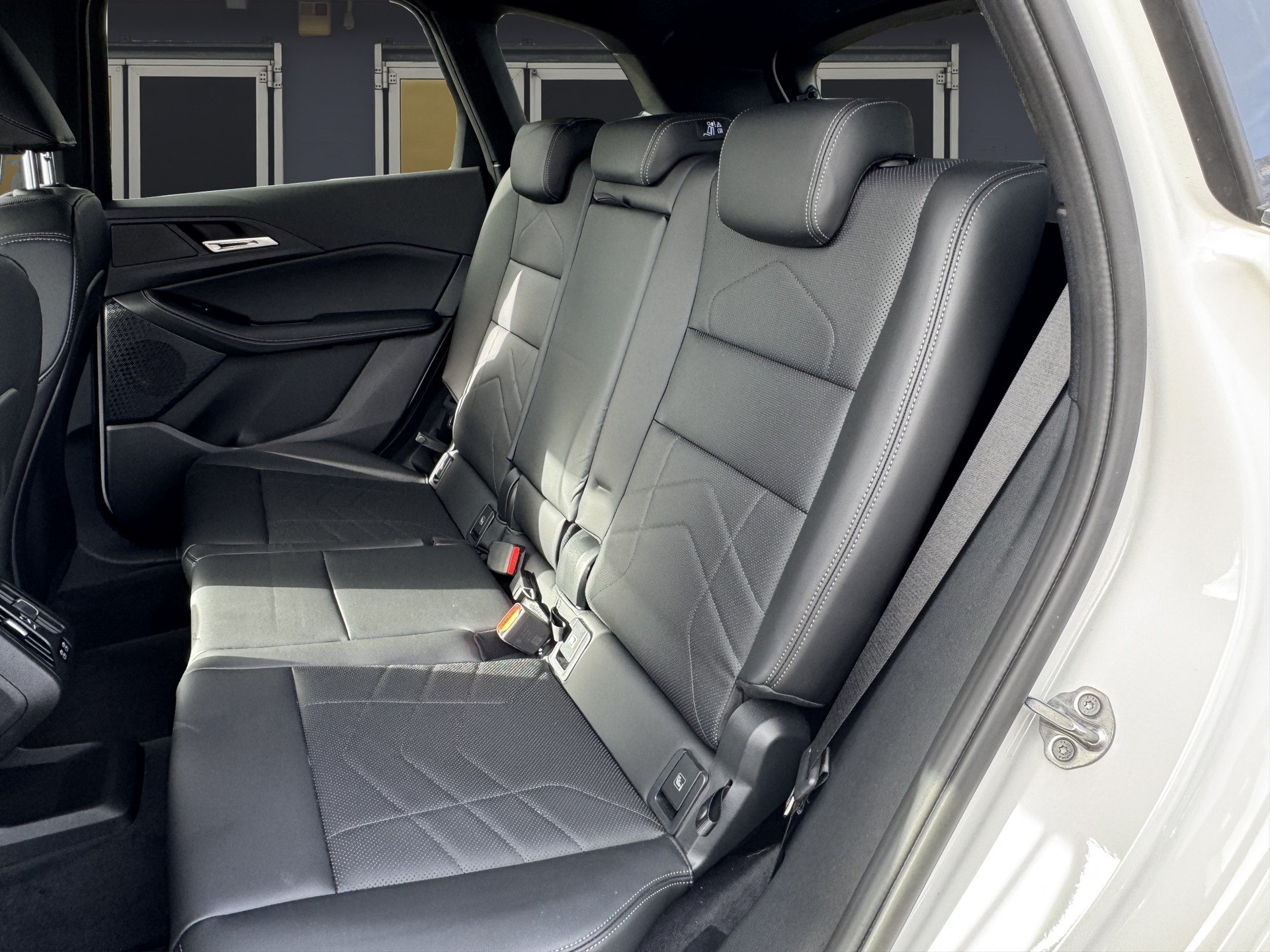 BMW 218d Active Tourer Luxury Line-image-12