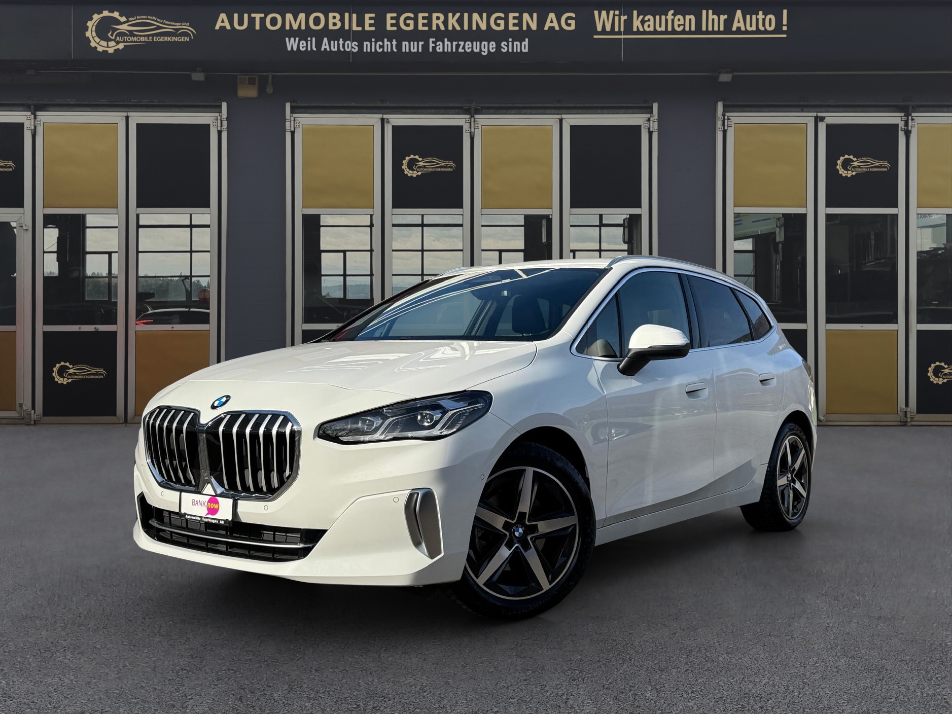 BMW 218d Active Tourer Luxury Line-image-0