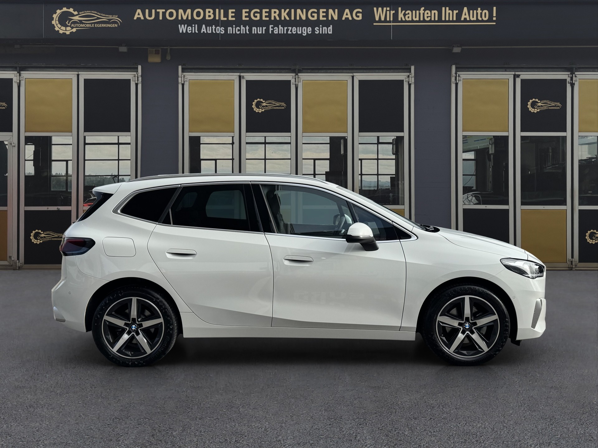 BMW 218d Active Tourer Luxury Line-image-3