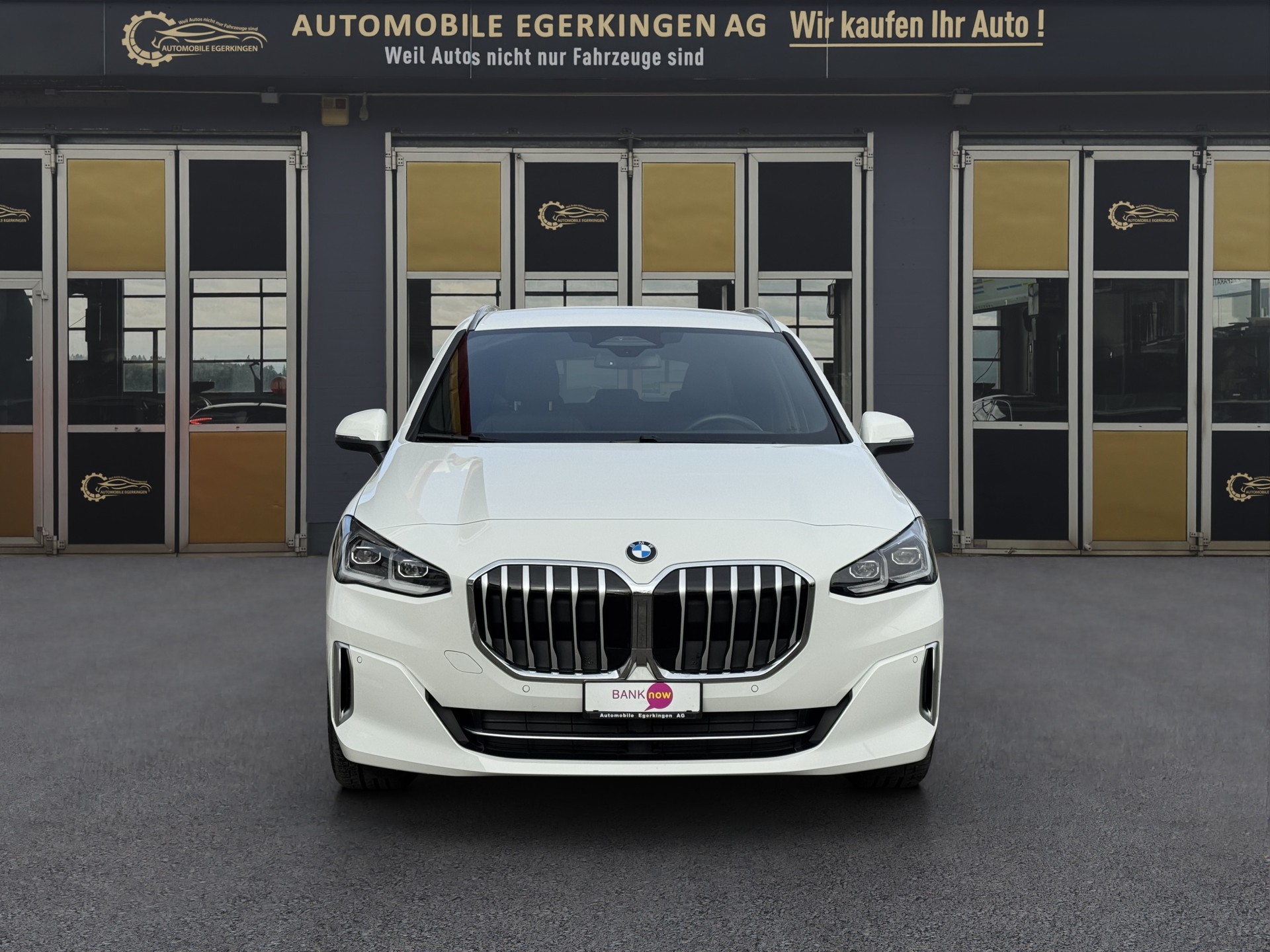 BMW 218d Active Tourer Luxury Line-image-1