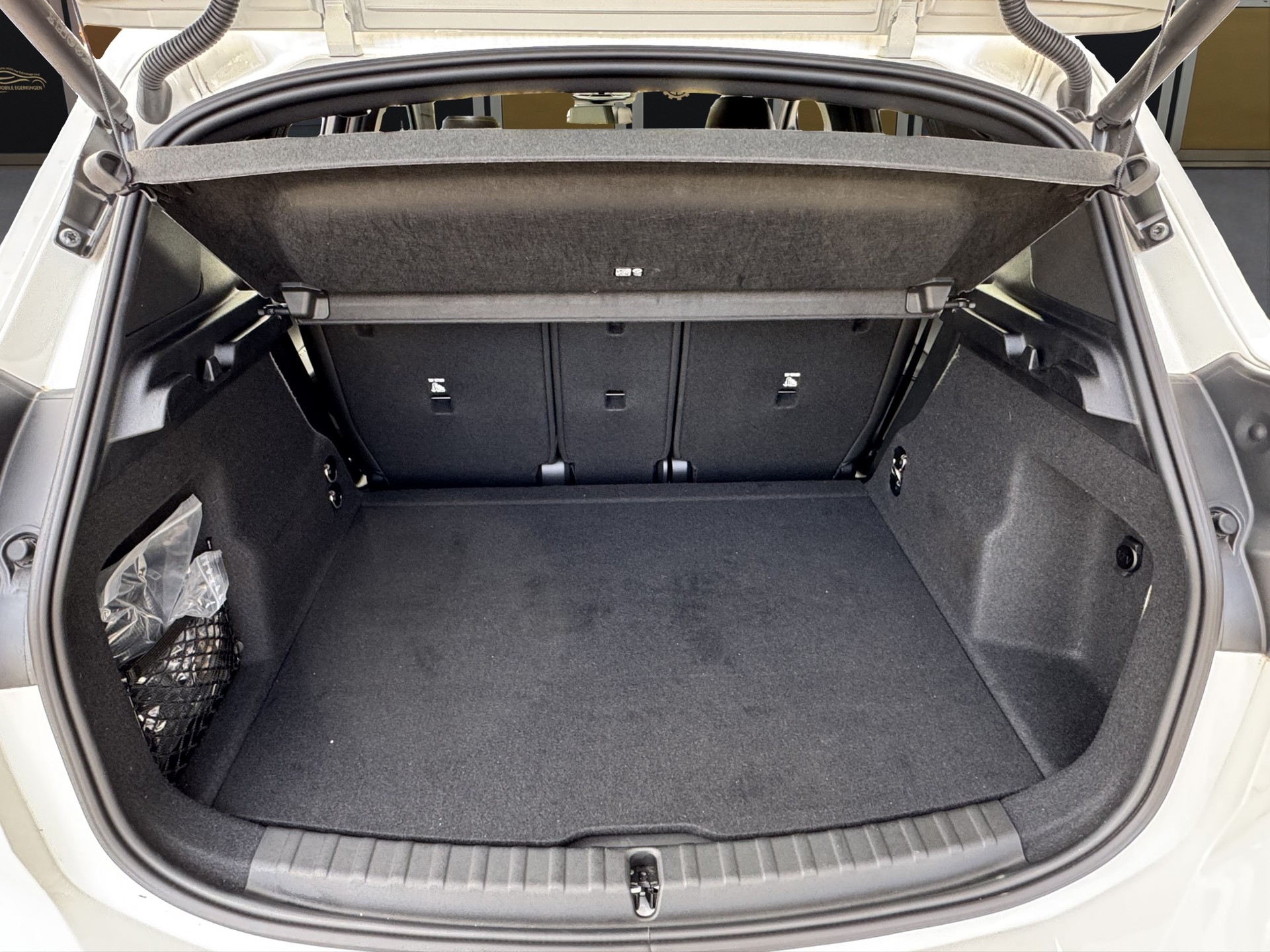 BMW 218d Active Tourer Luxury Line-image-13