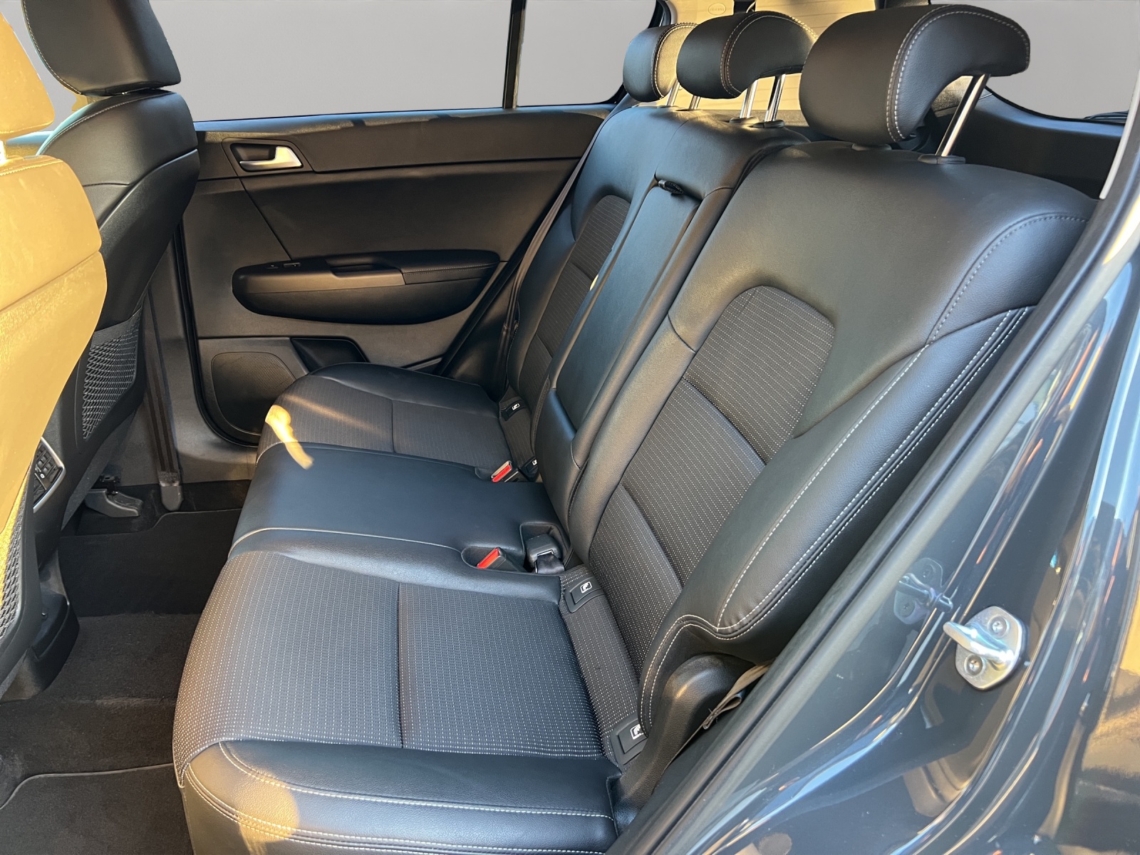 KIA Sportage 1.6CRDi Mild Hybrid Black Edition 4WD DCT / inkl. Winterräder & frisch ab MFK / Herstellergarantie-image-12