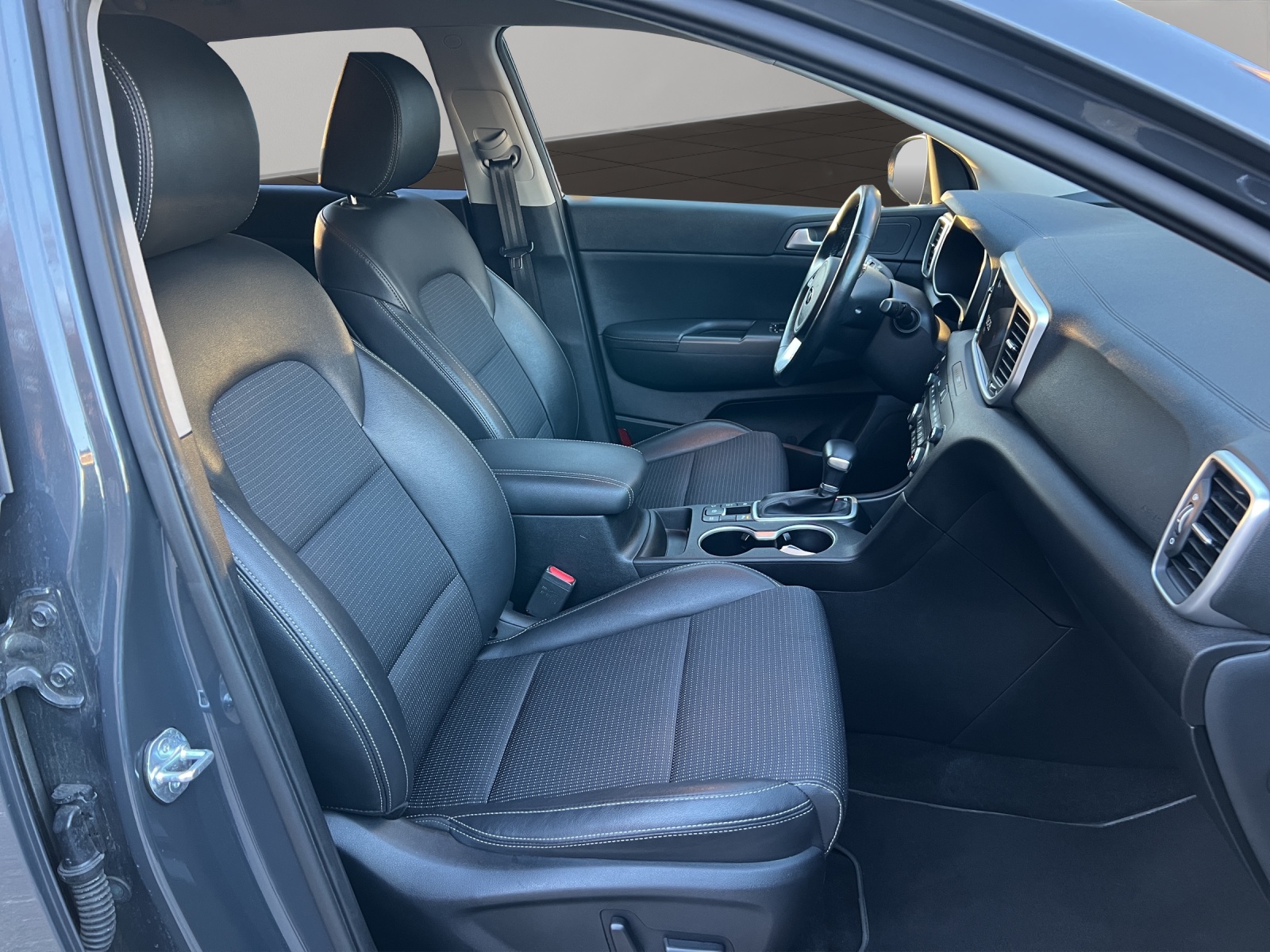 KIA Sportage 1.6CRDi Mild Hybrid Black Edition 4WD DCT / inkl. Winterräder & frisch ab MFK / Herstellergarantie-image-9