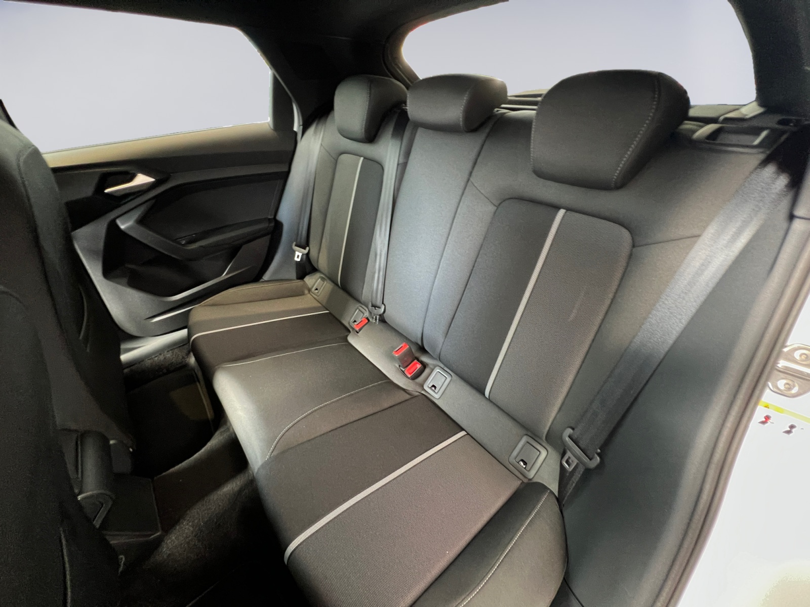 AUDI A1 Sportback 30 TFSI Attraction-image-12