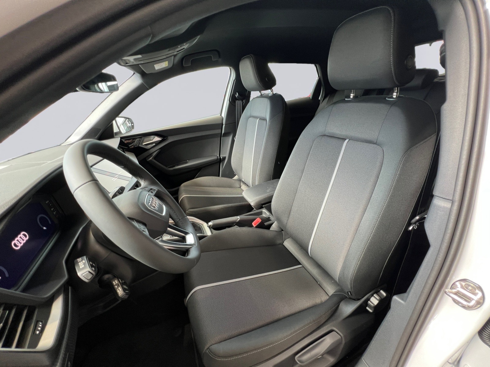 AUDI A1 Sportback 30 TFSI Attraction-image-8