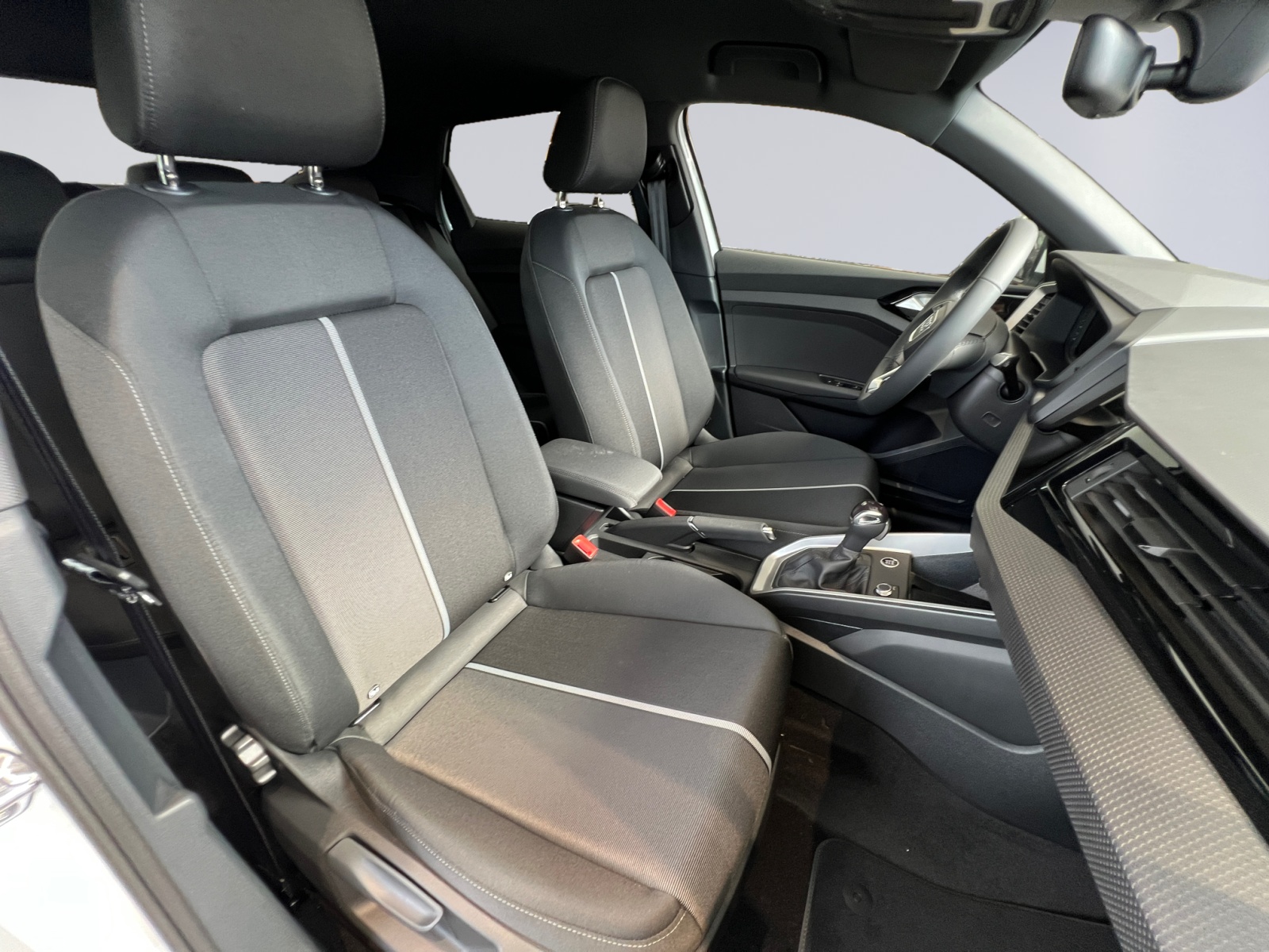 AUDI A1 Sportback 30 TFSI Attraction-image-14