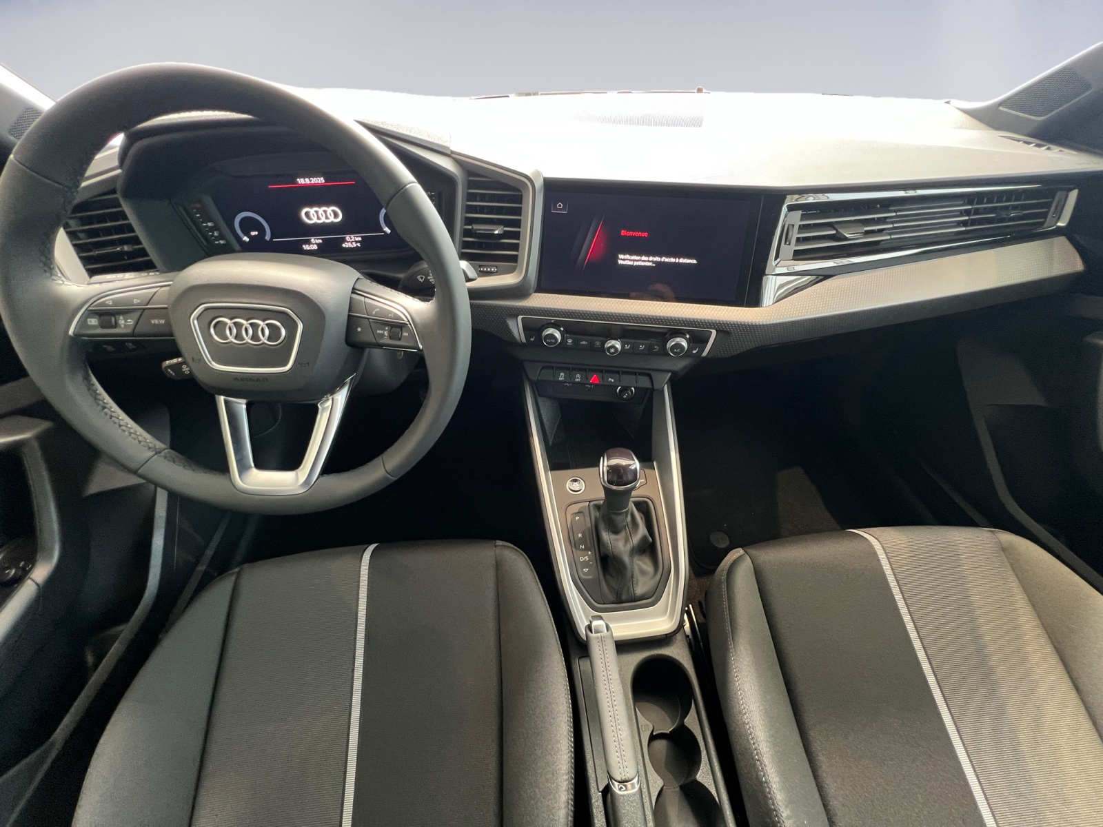 AUDI A1 Sportback 30 TFSI Attraction-image-9