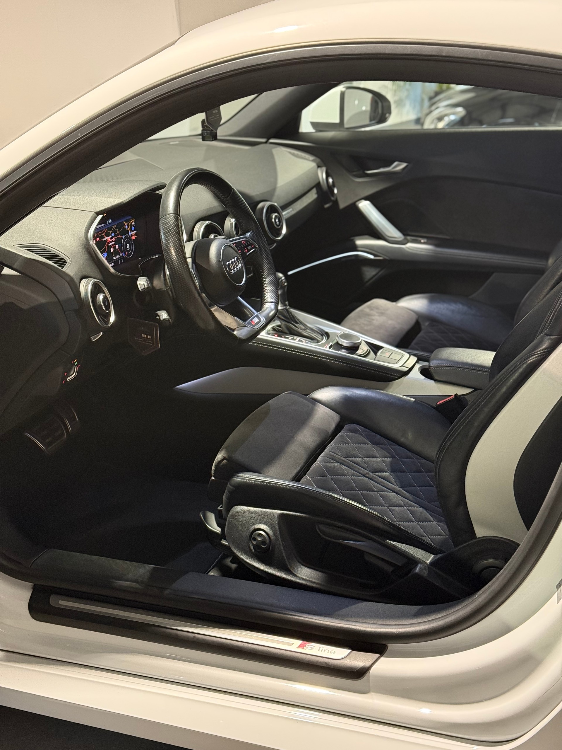 AUDI 2.0 TFSI quattro S-Line-image-10