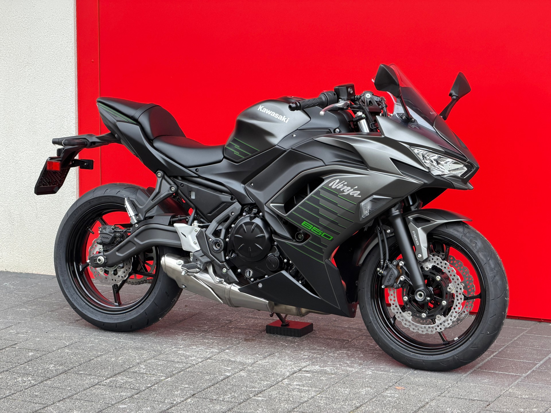 KAWASAKI Ninja 650-showroom-element-3