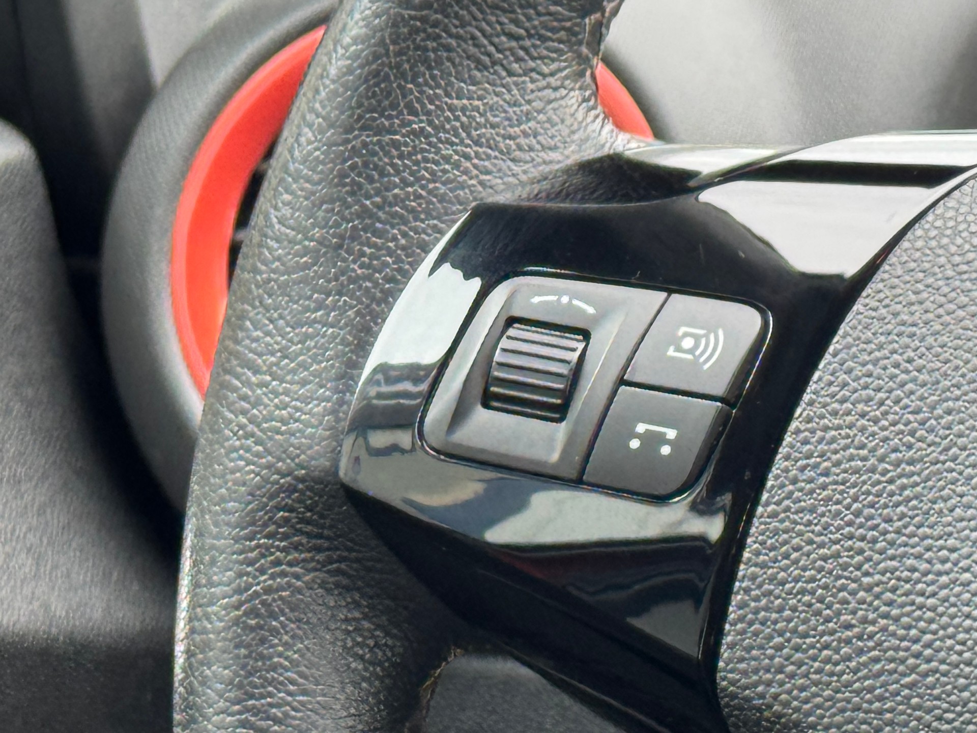 OPEL Corsa 1.6 Turbo Color Edition-image-11